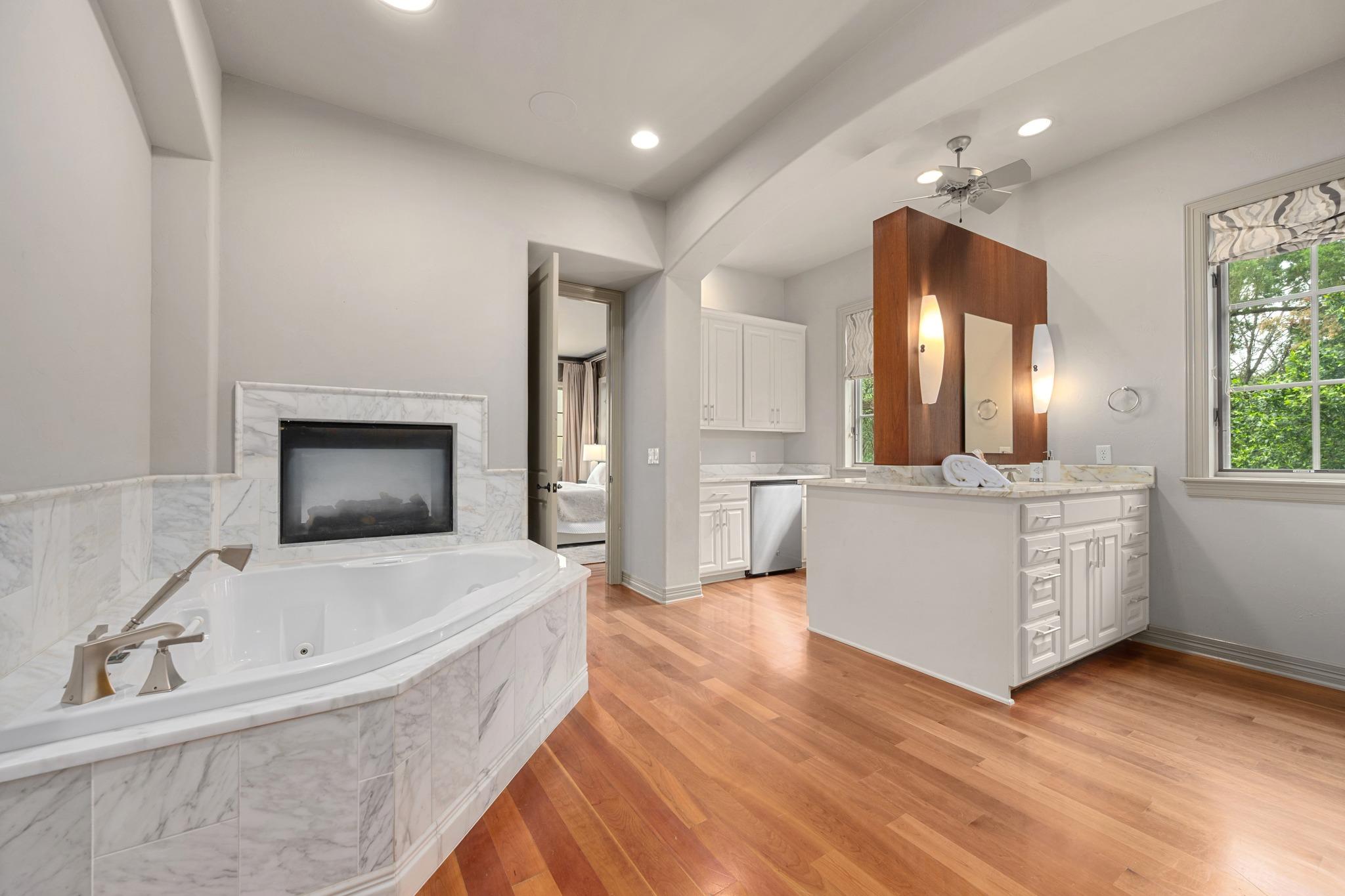 3407 Woodcutters WAY