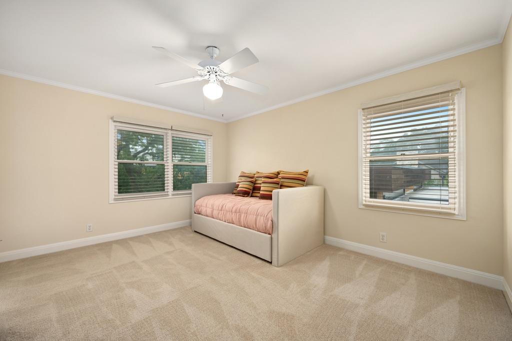 1311 Kent LN