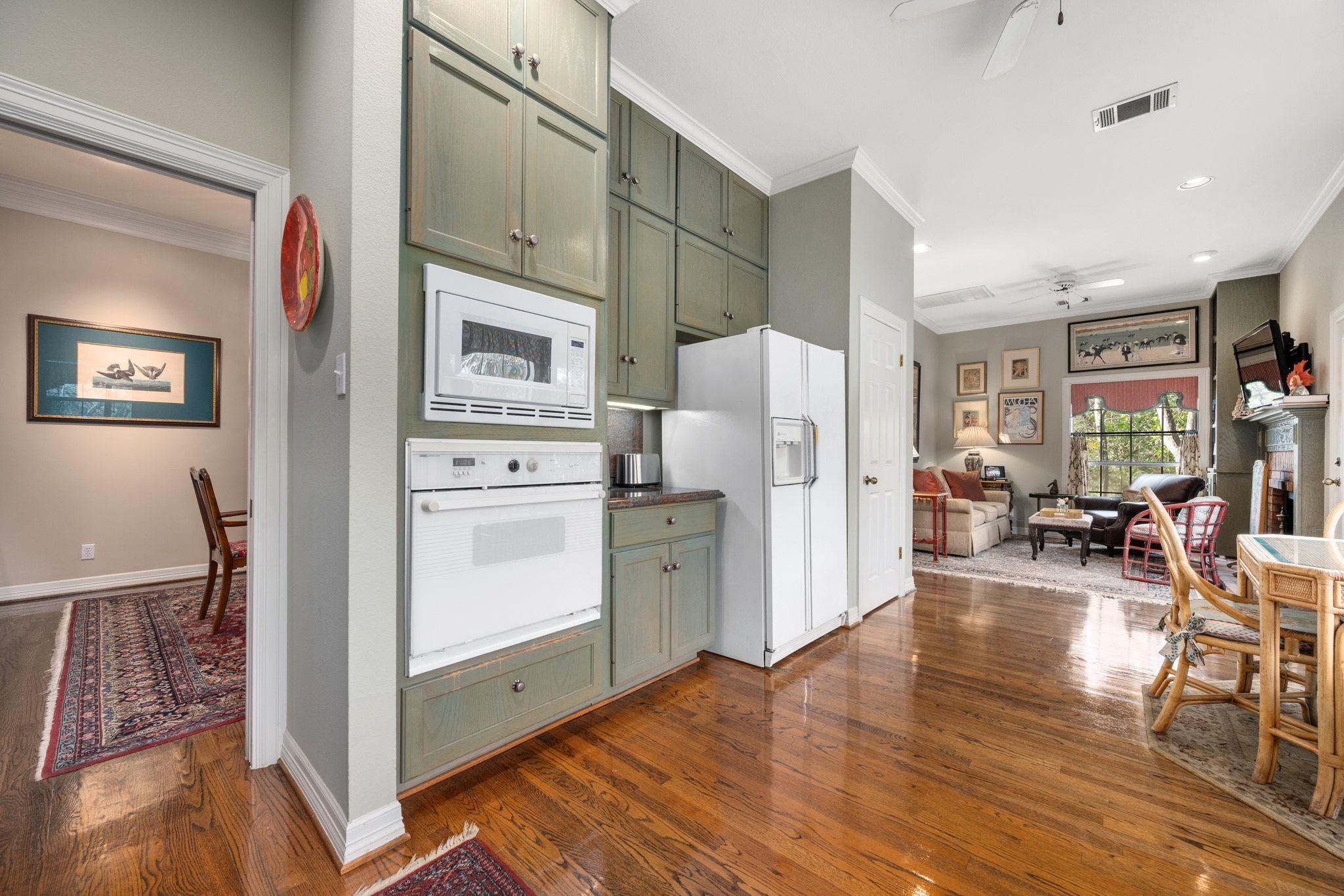 2716 Hillview Green LN