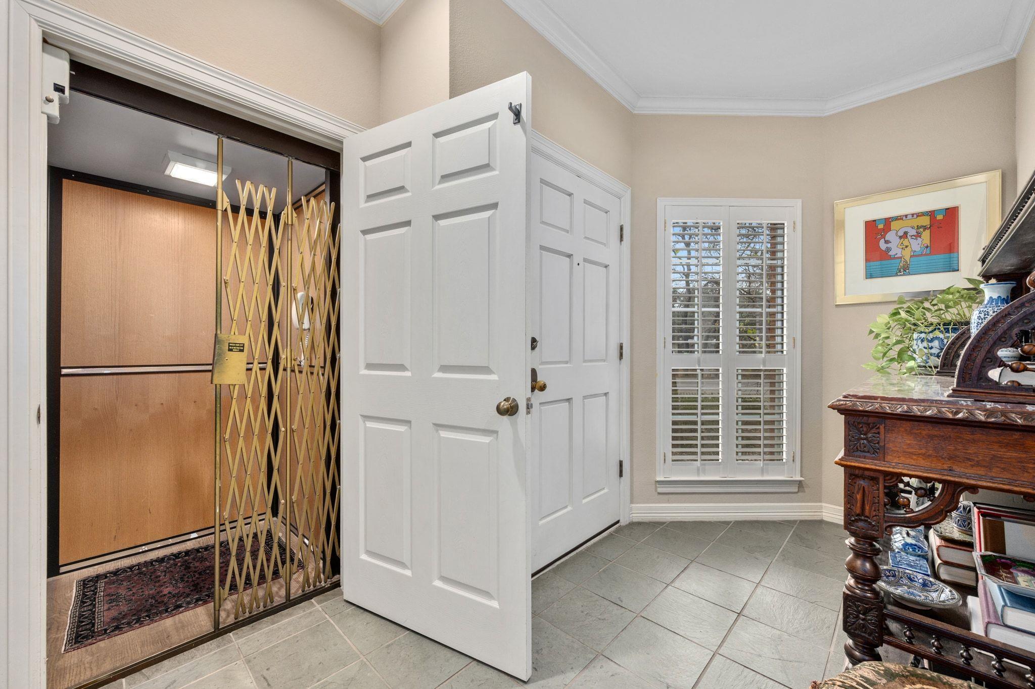 2716 Hillview Green LN