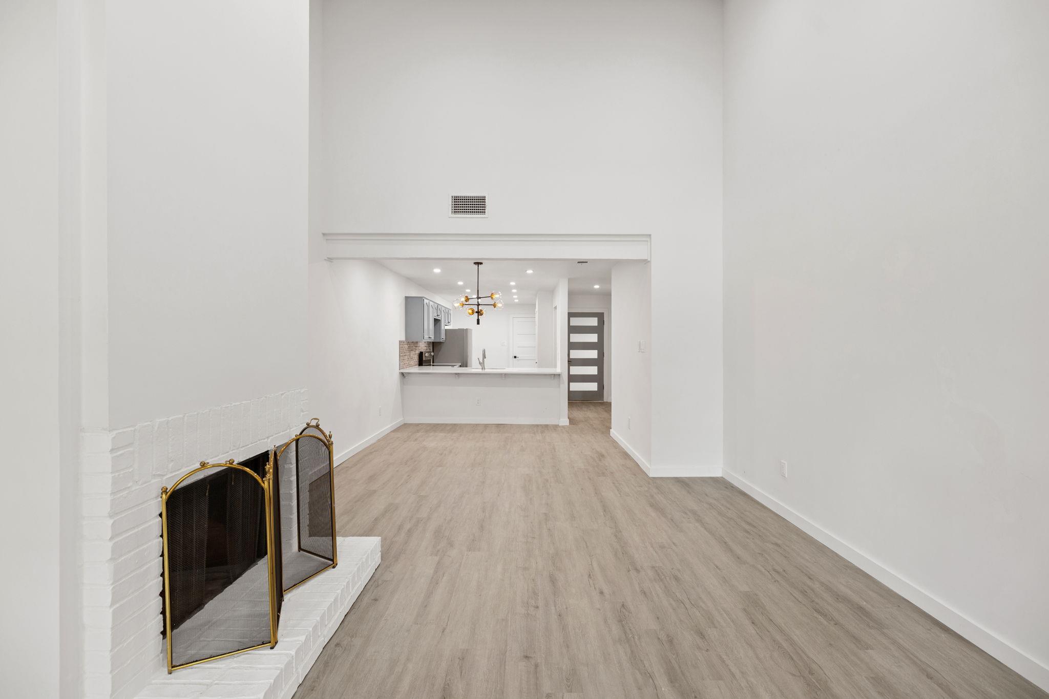 7211 Lakewood DR # C111