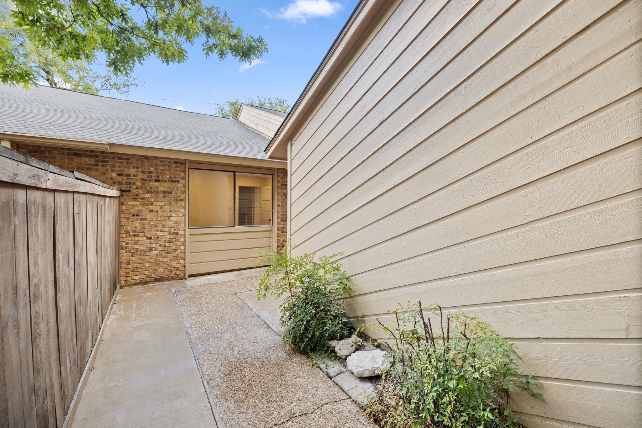 7211 Lakewood DR # C111