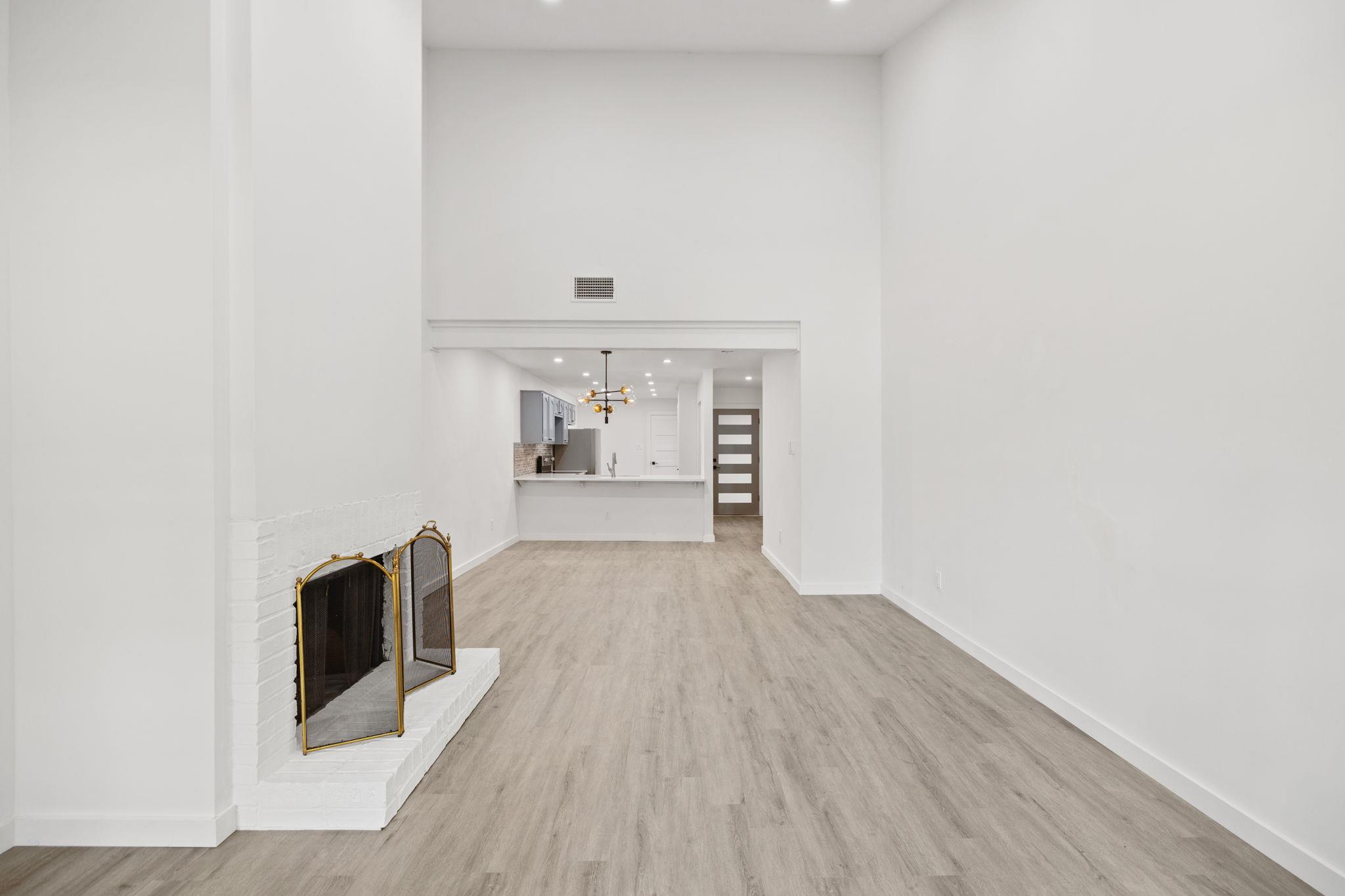 7211 Lakewood DR # C111