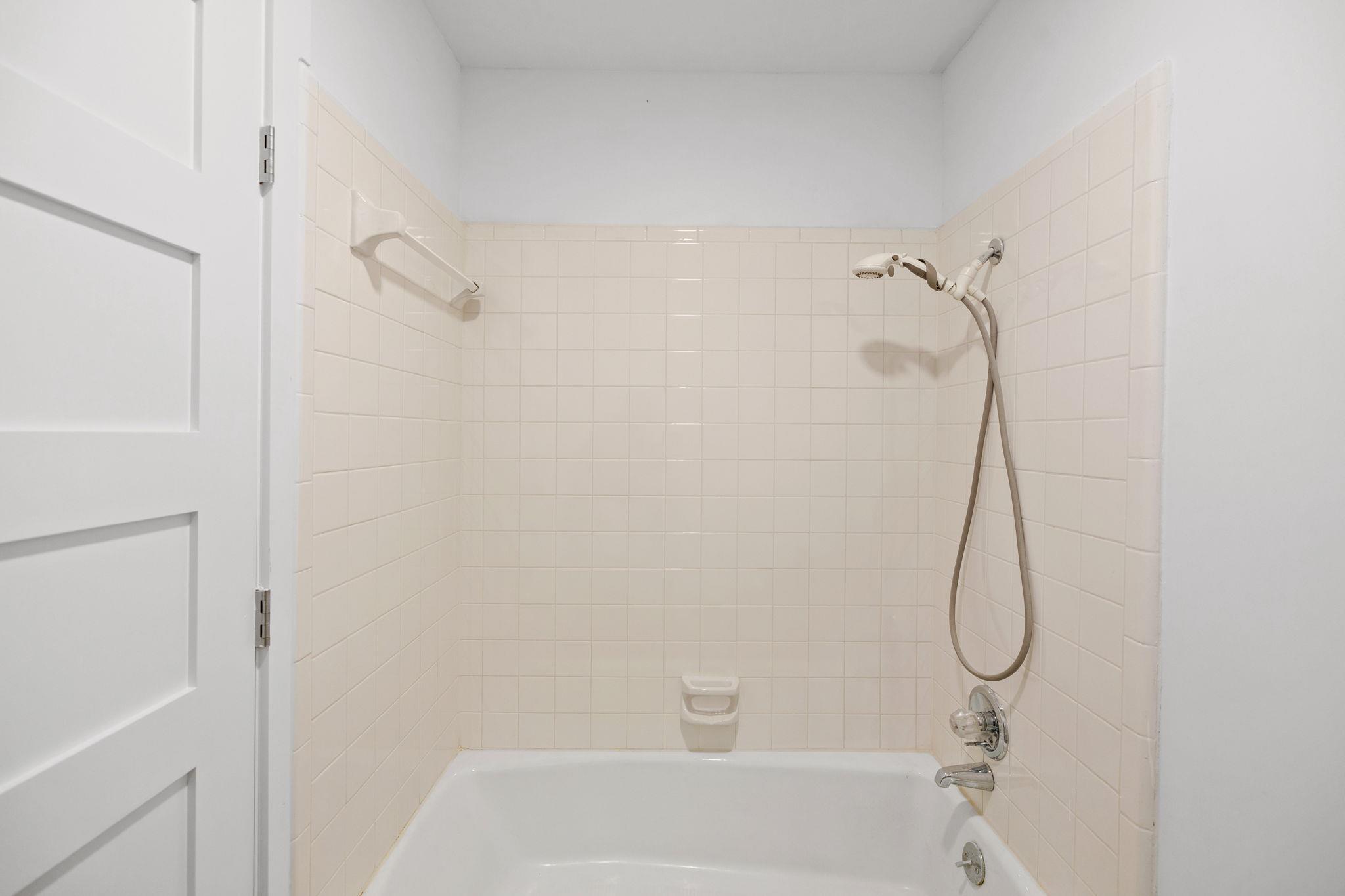 7211 Lakewood DR # C111