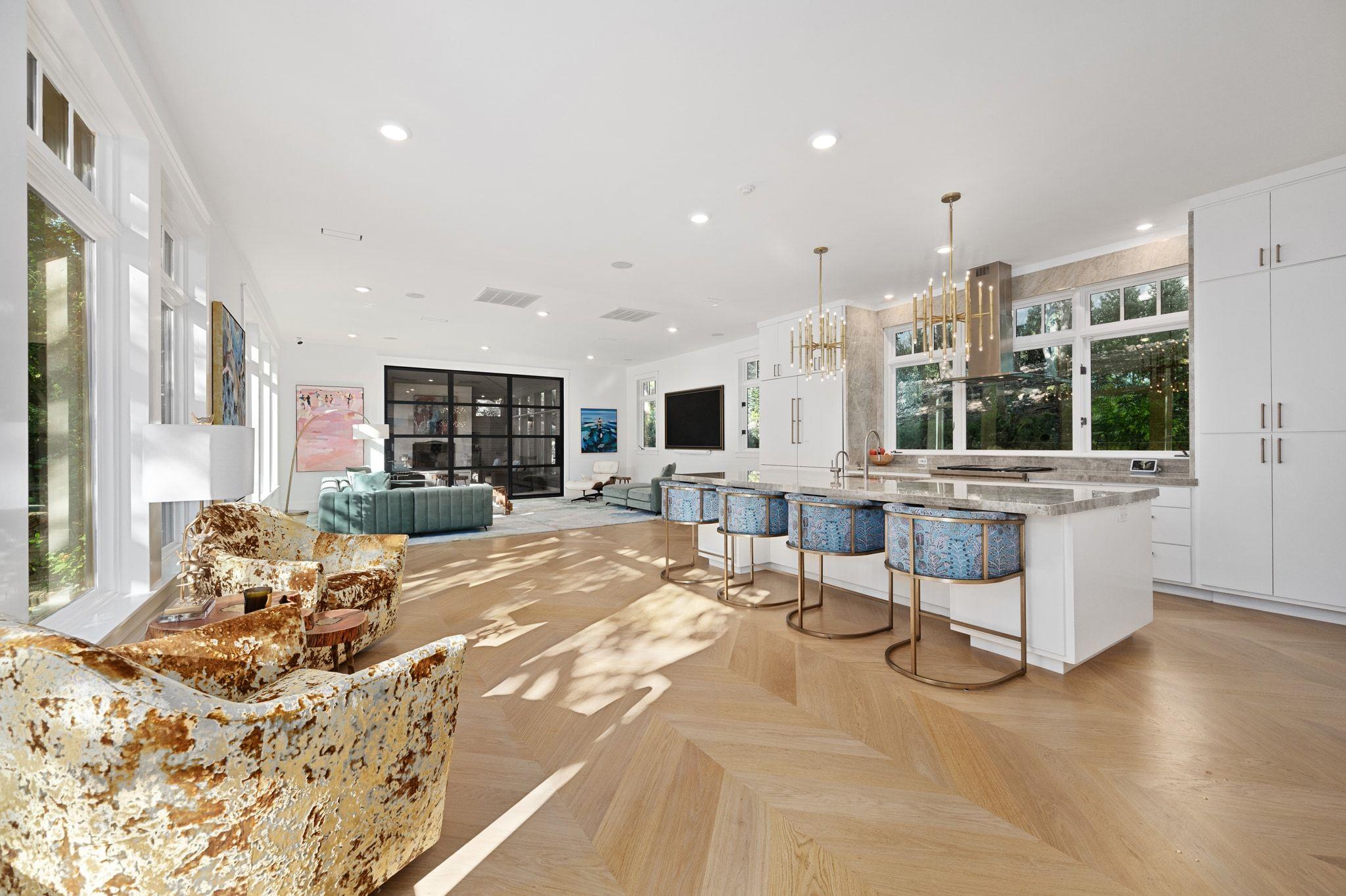 2406 Pemberton PKWY