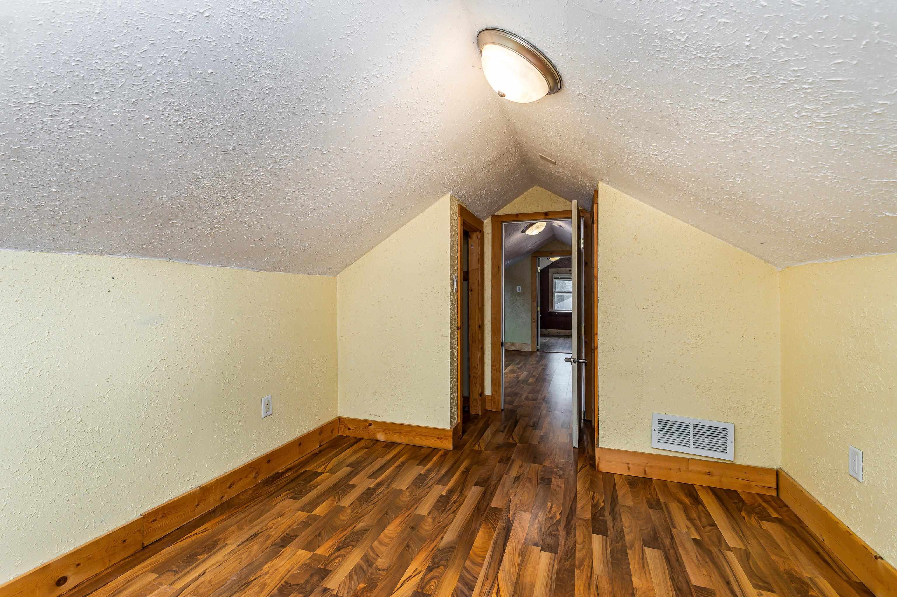 1976 Bennett Street