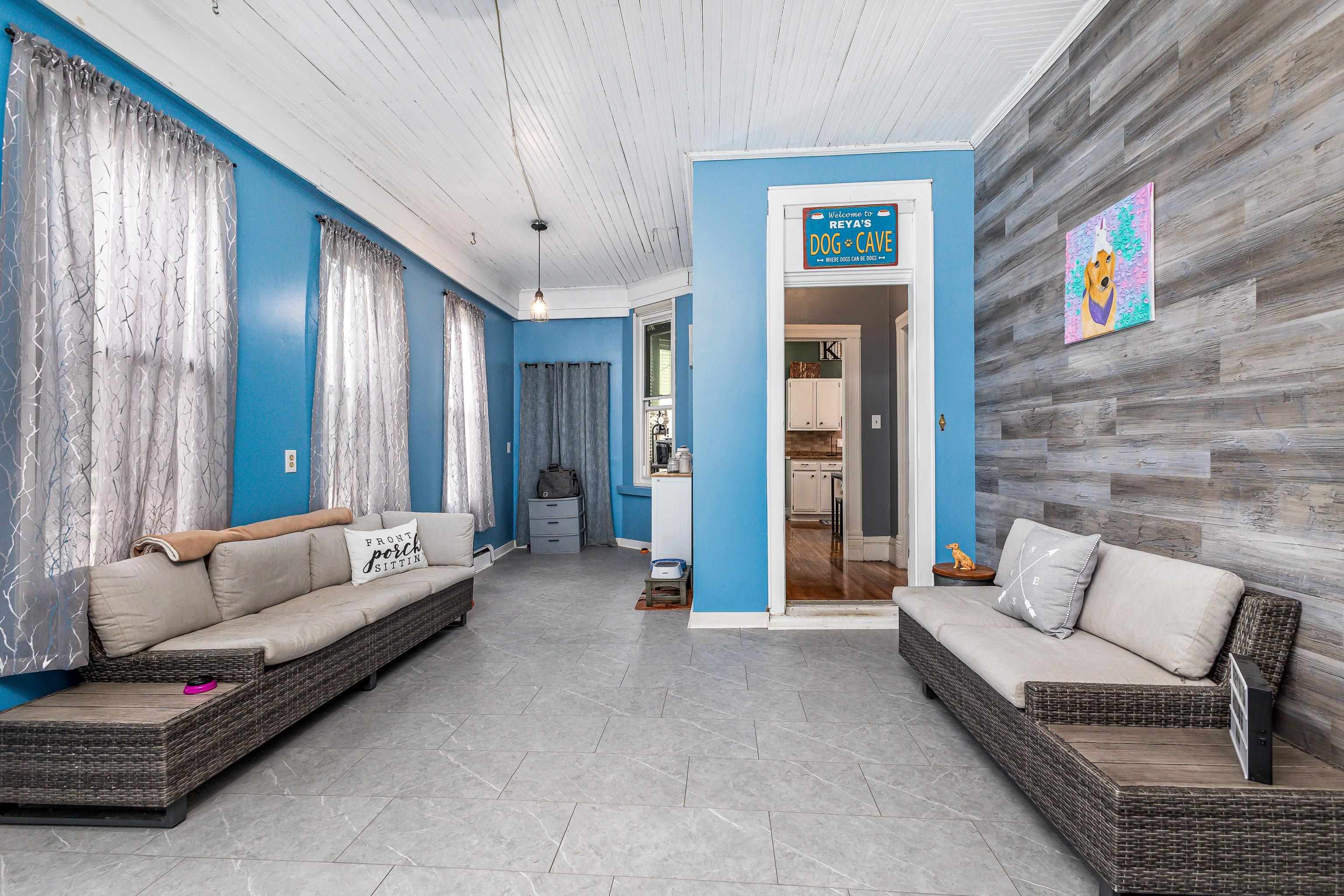 934 W 5th Street