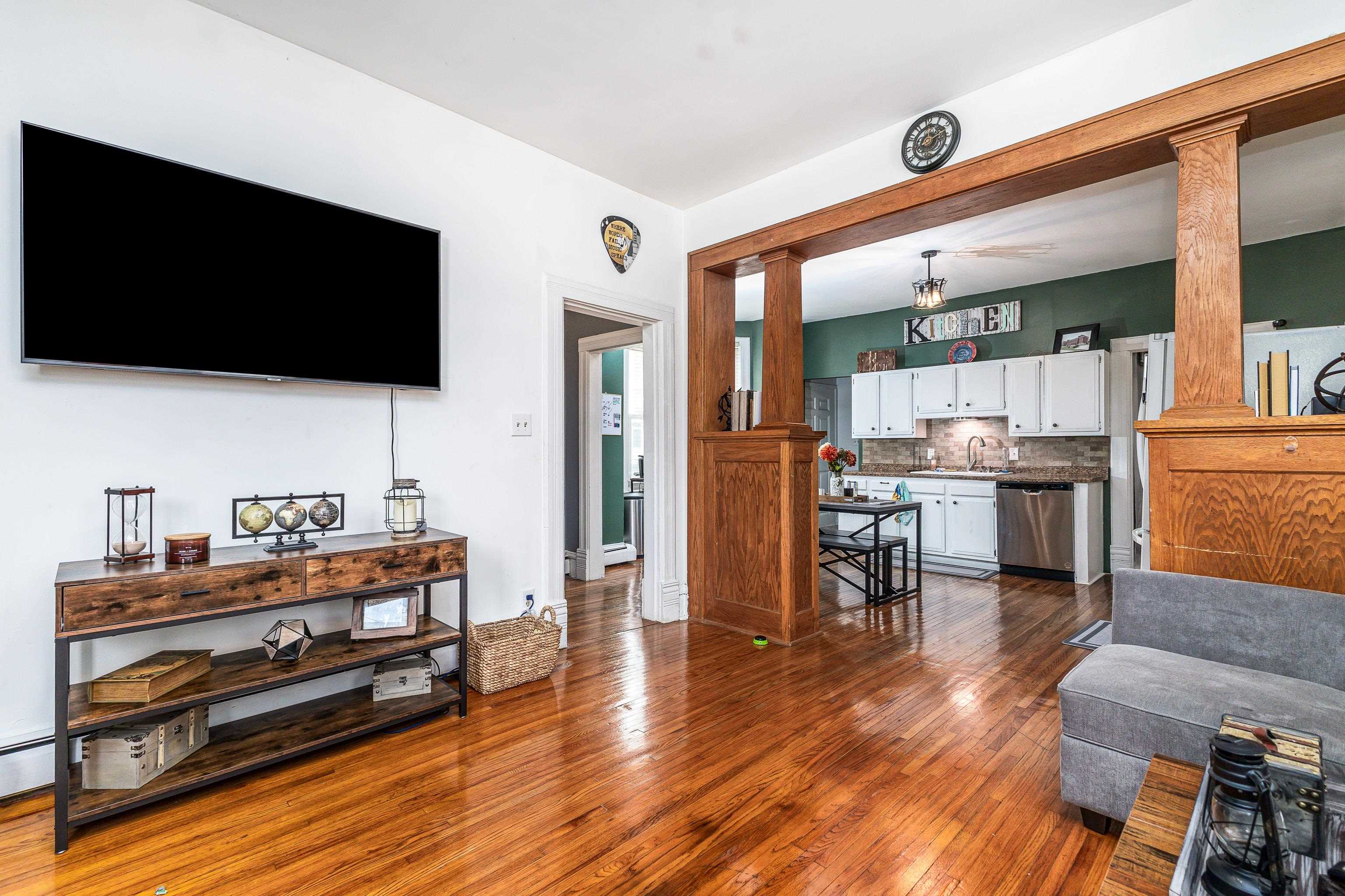 934 W 5th Street