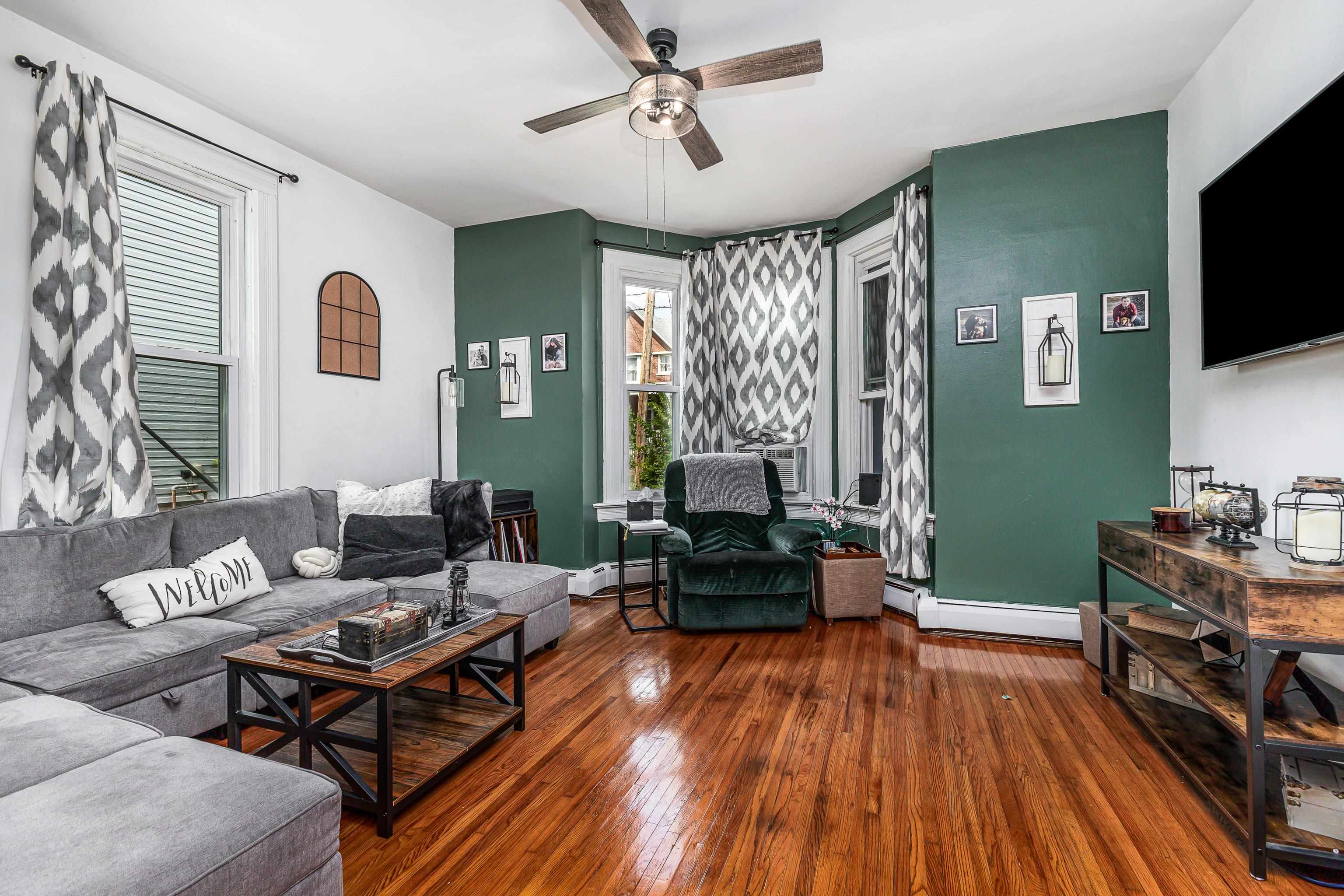 934 W 5th Street