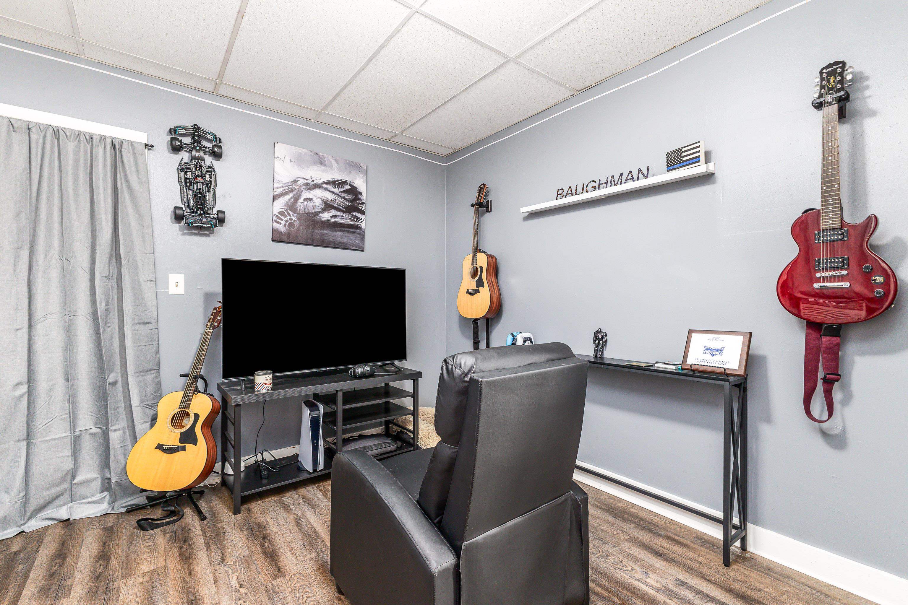 934 W 5th Street