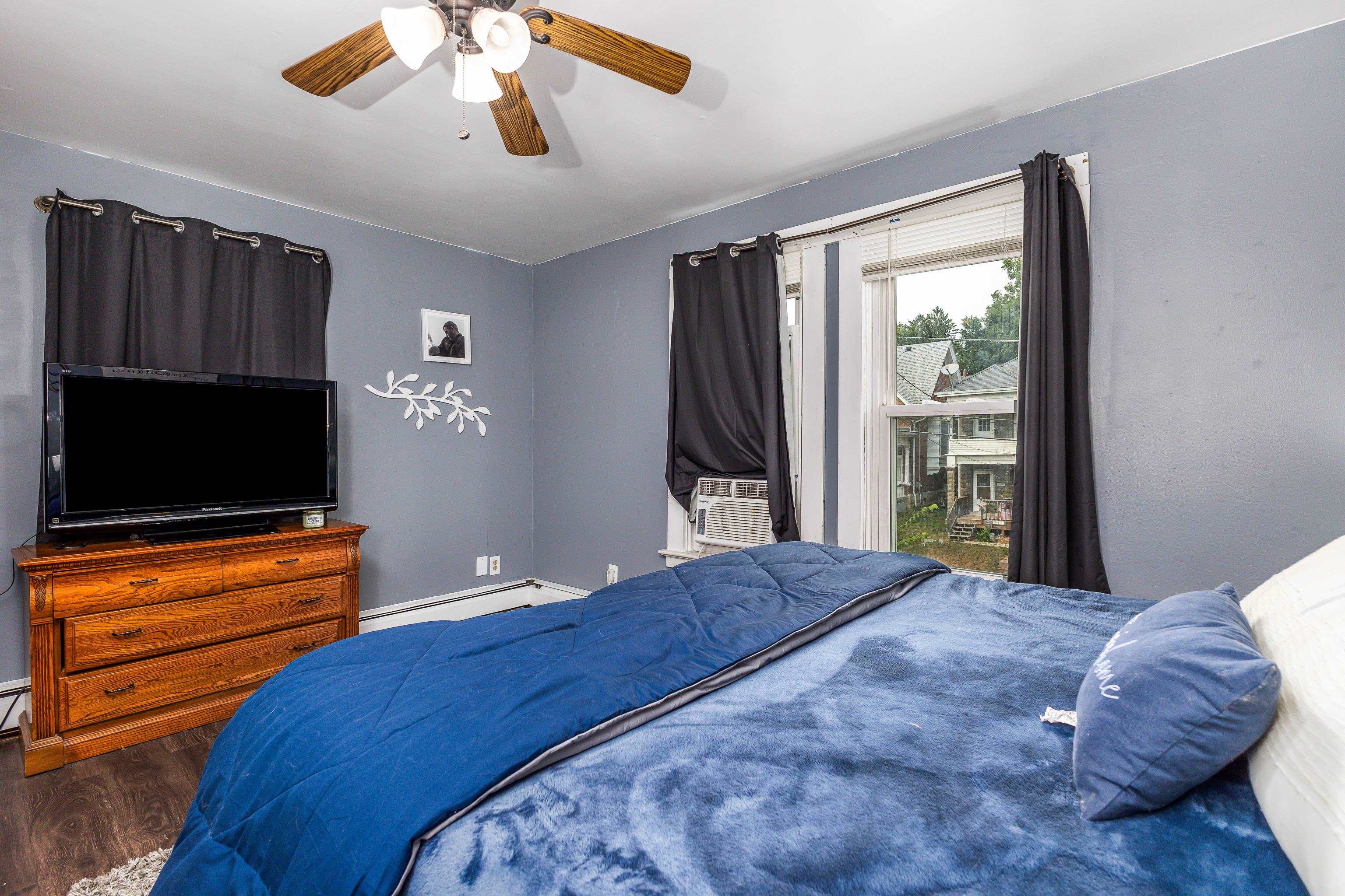 934 W 5th Street