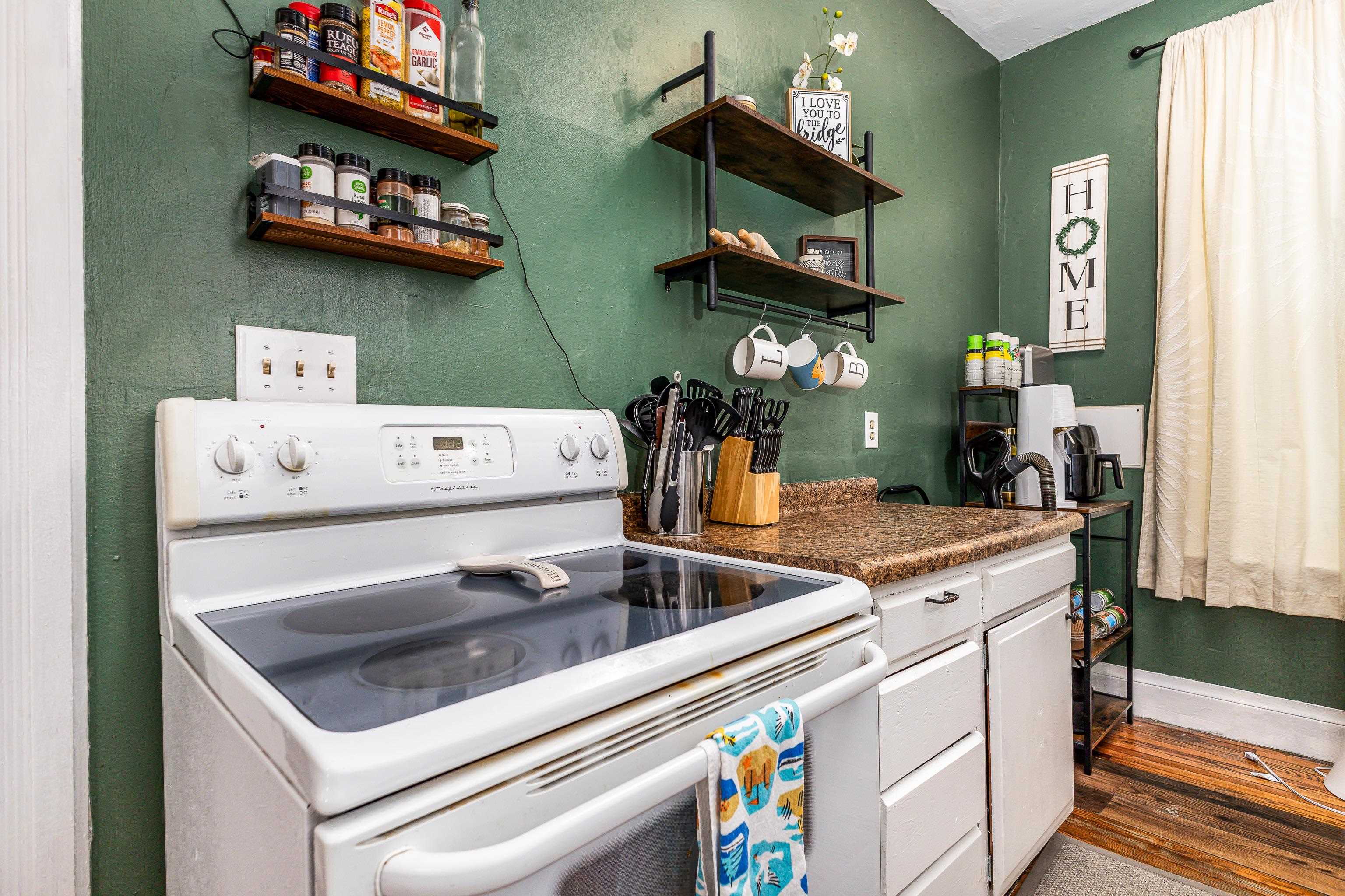 934 W 5th Street