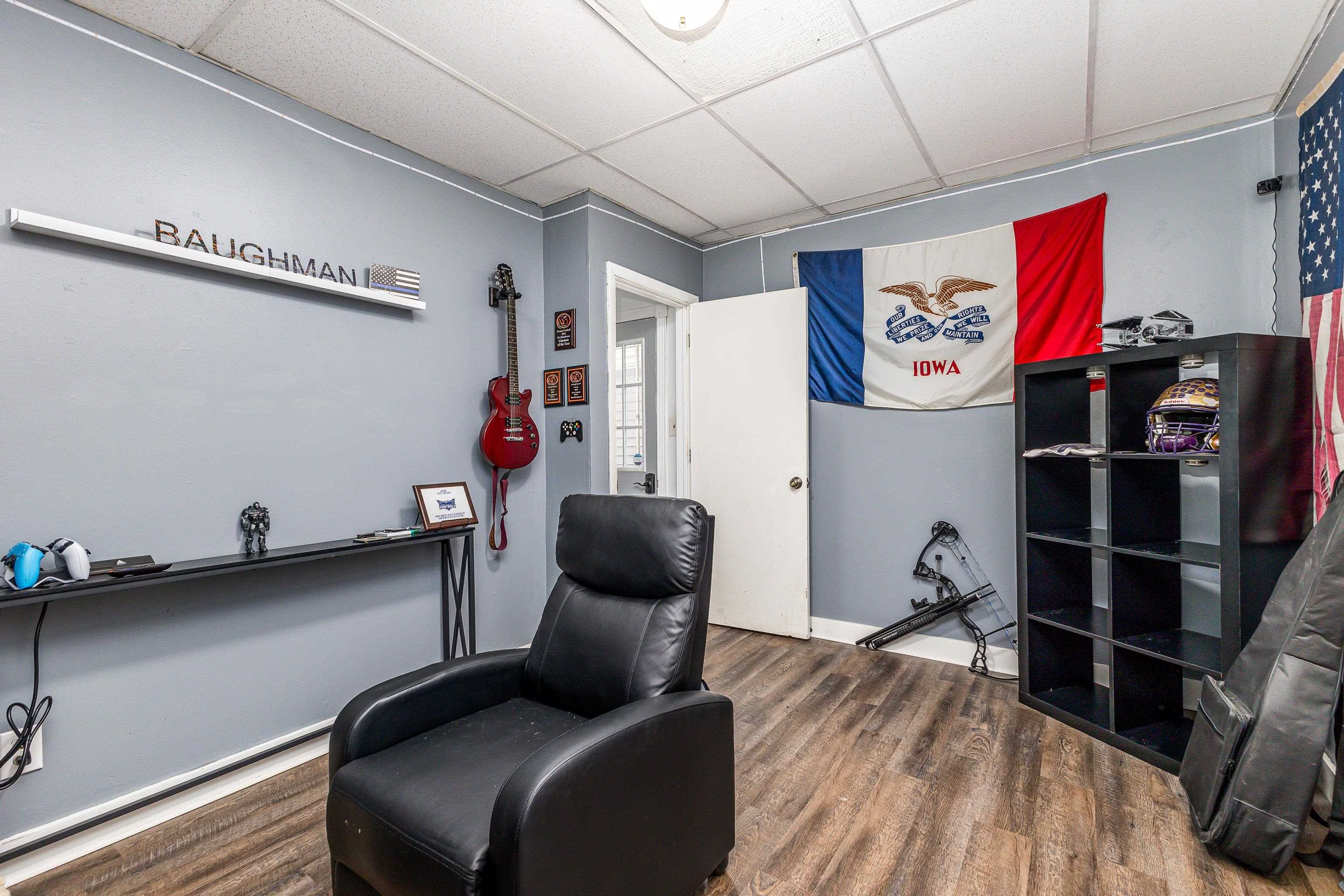 934 W 5th Street