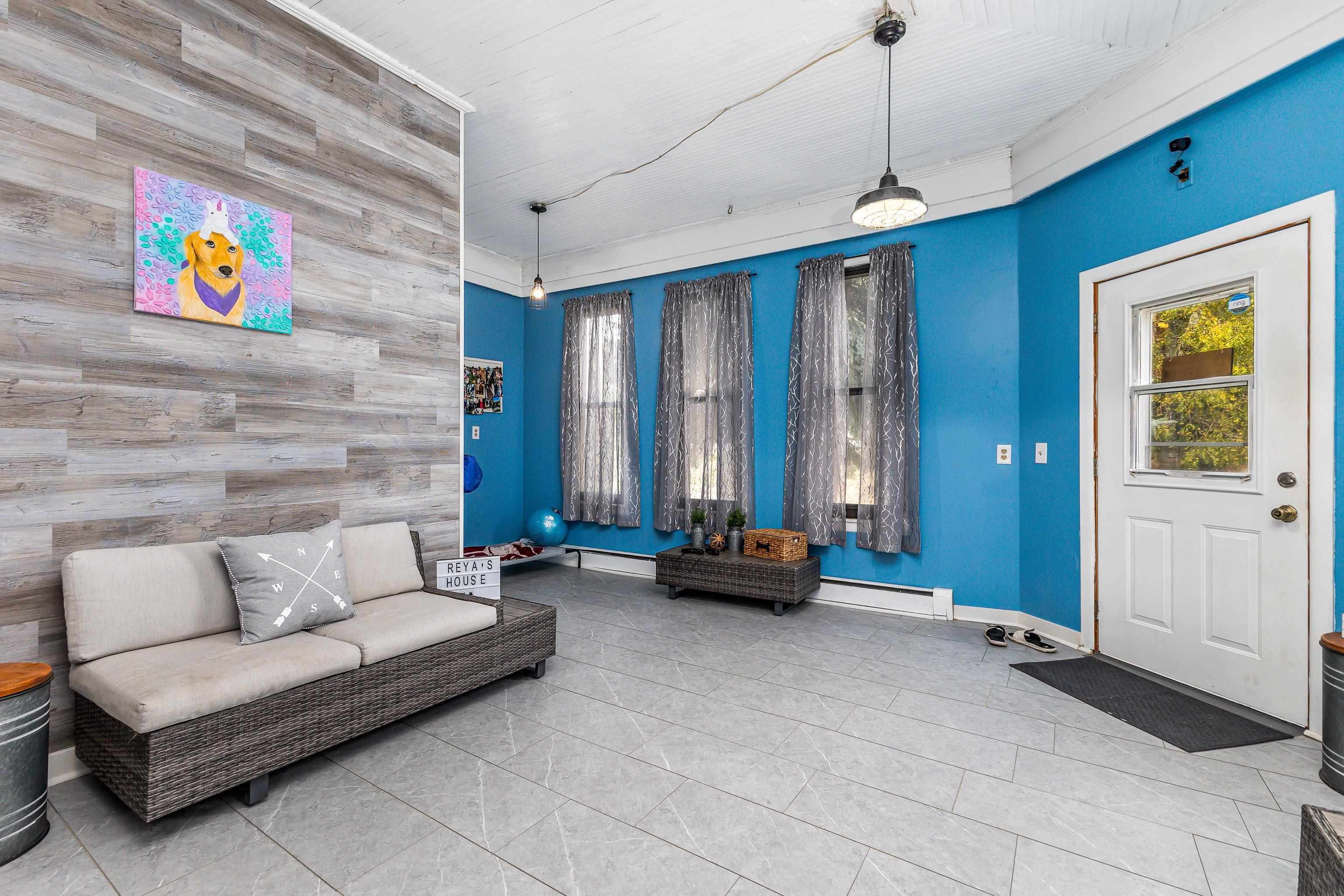 934 W 5th Street
