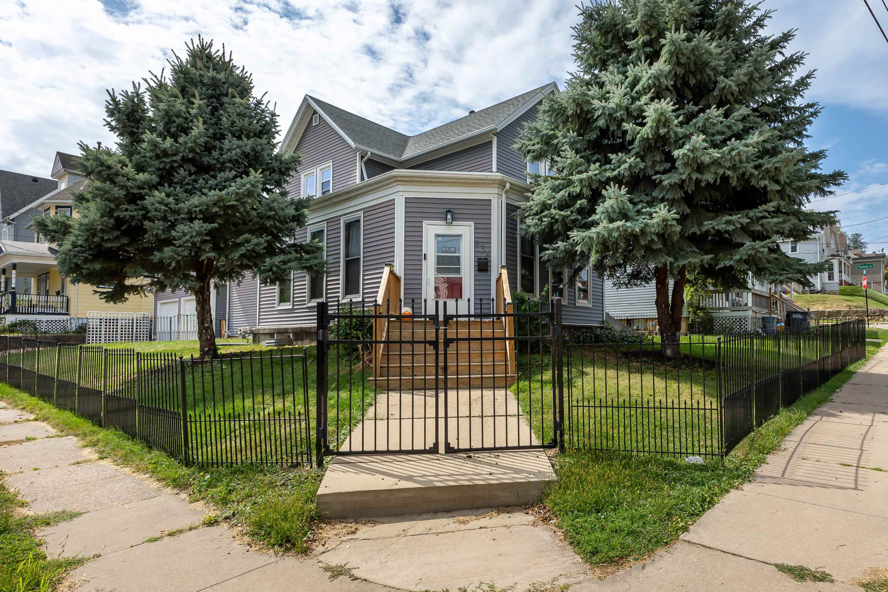 934 W 5th Street