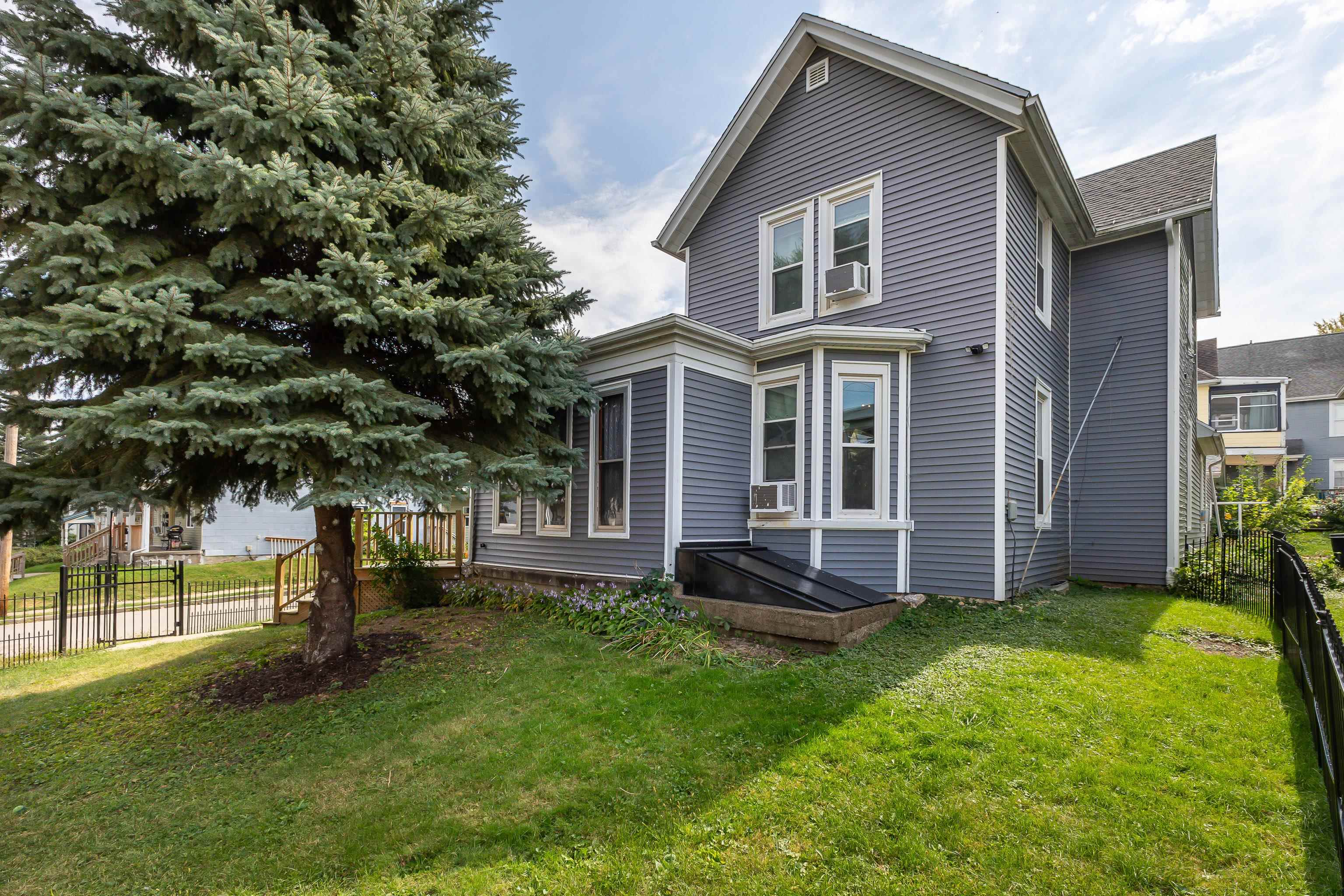 934 W 5th Street