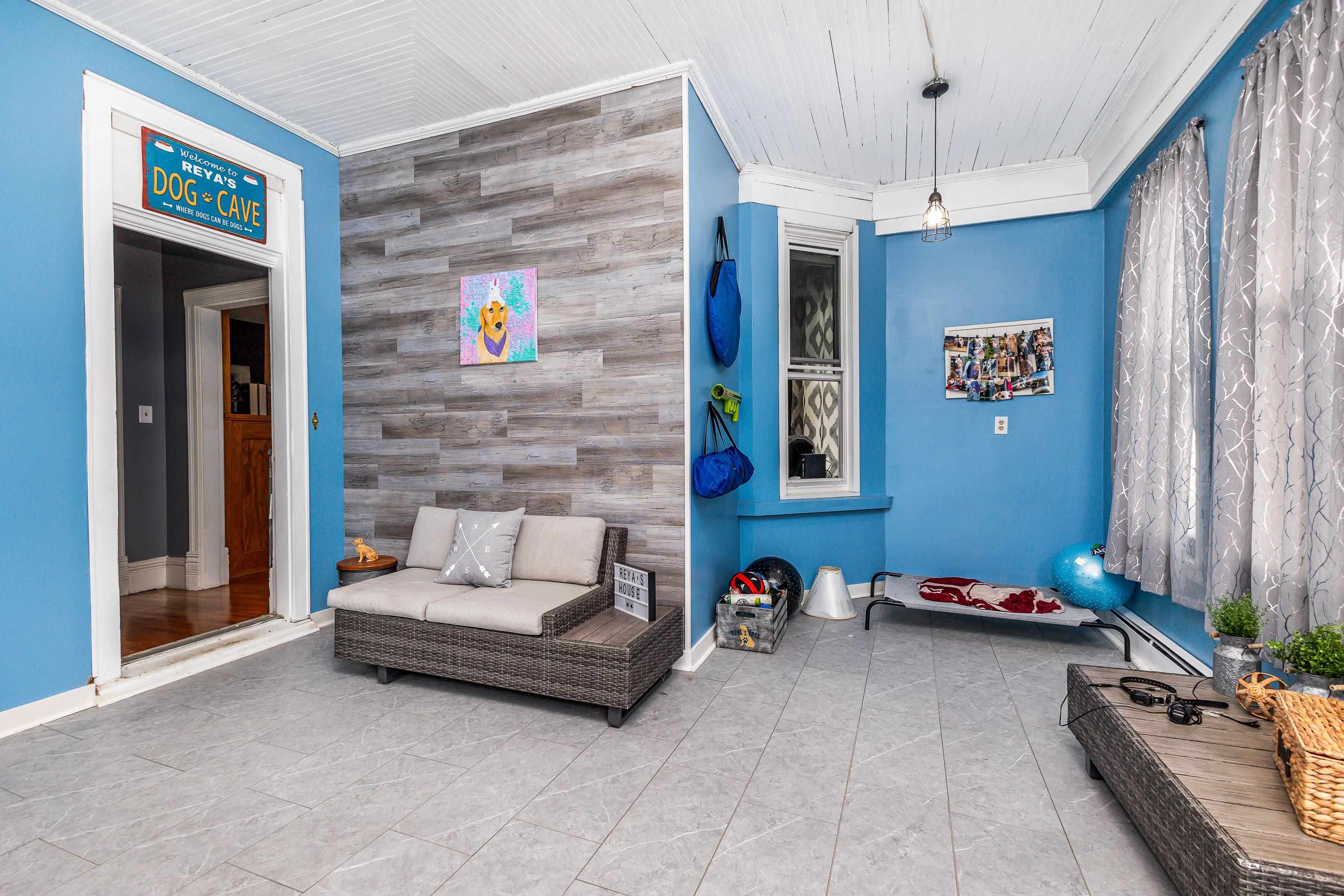 934 W 5th Street