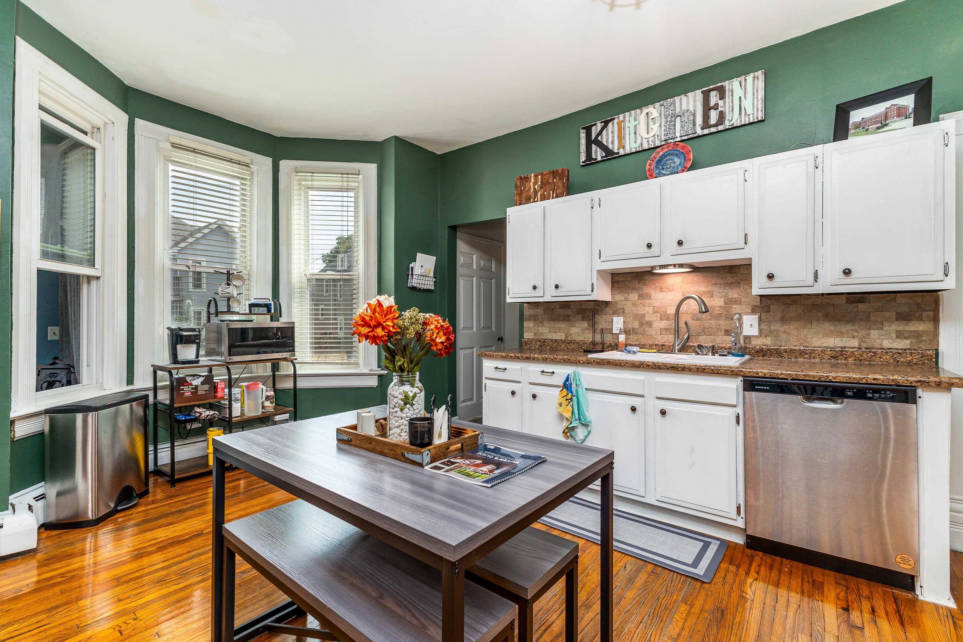934 W 5th Street