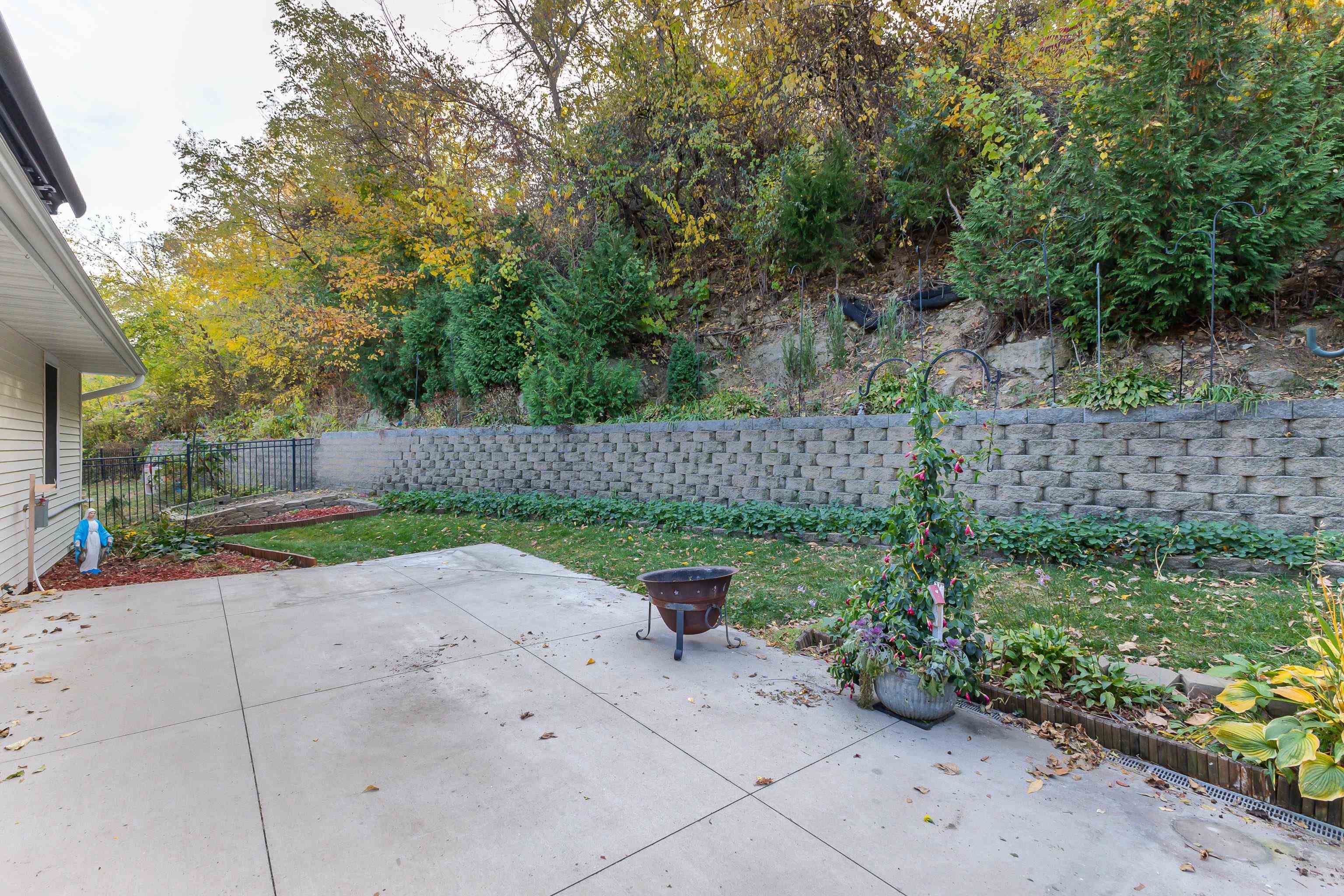 2748 Shiras Avenue