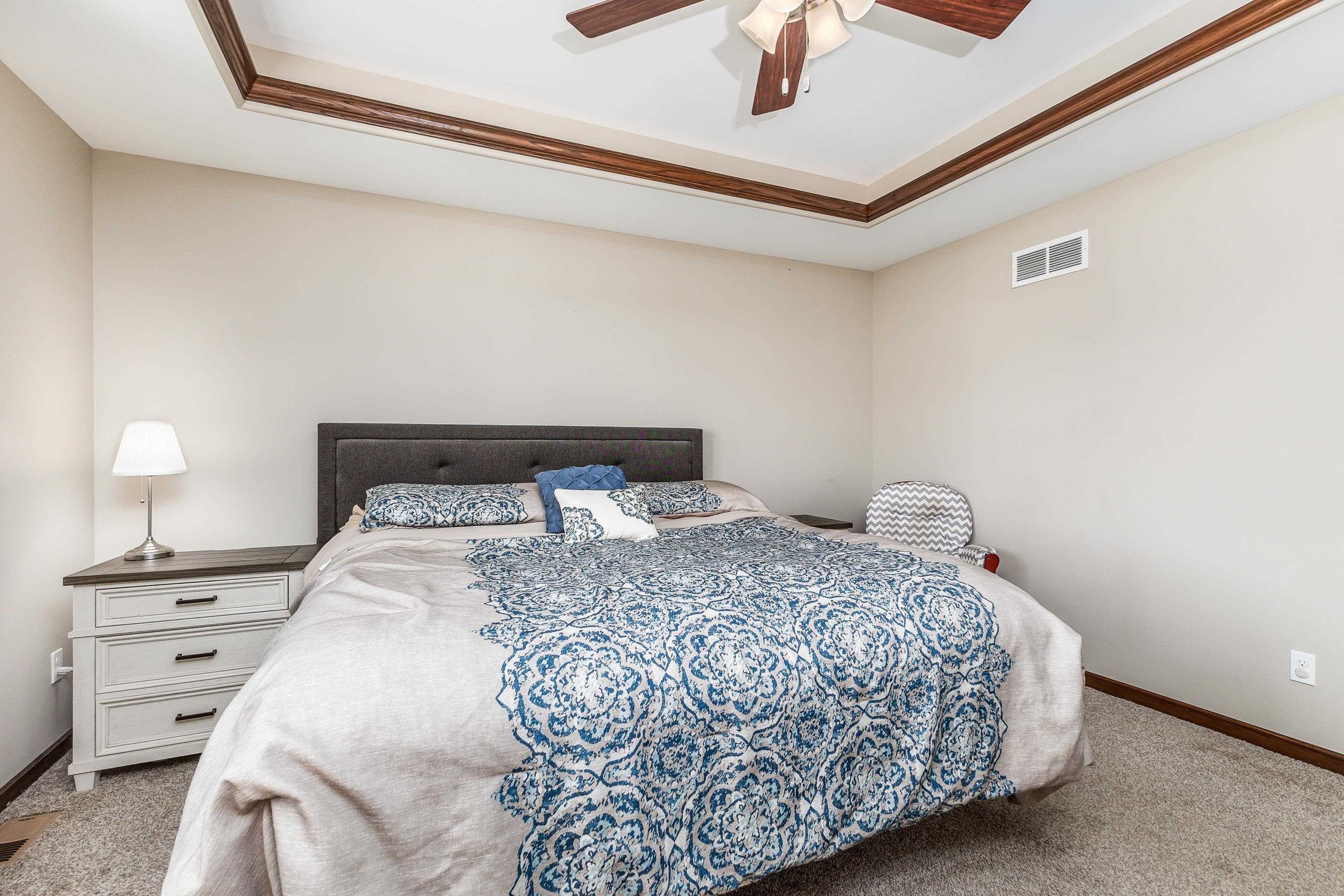 6524 N Dorchester Lane