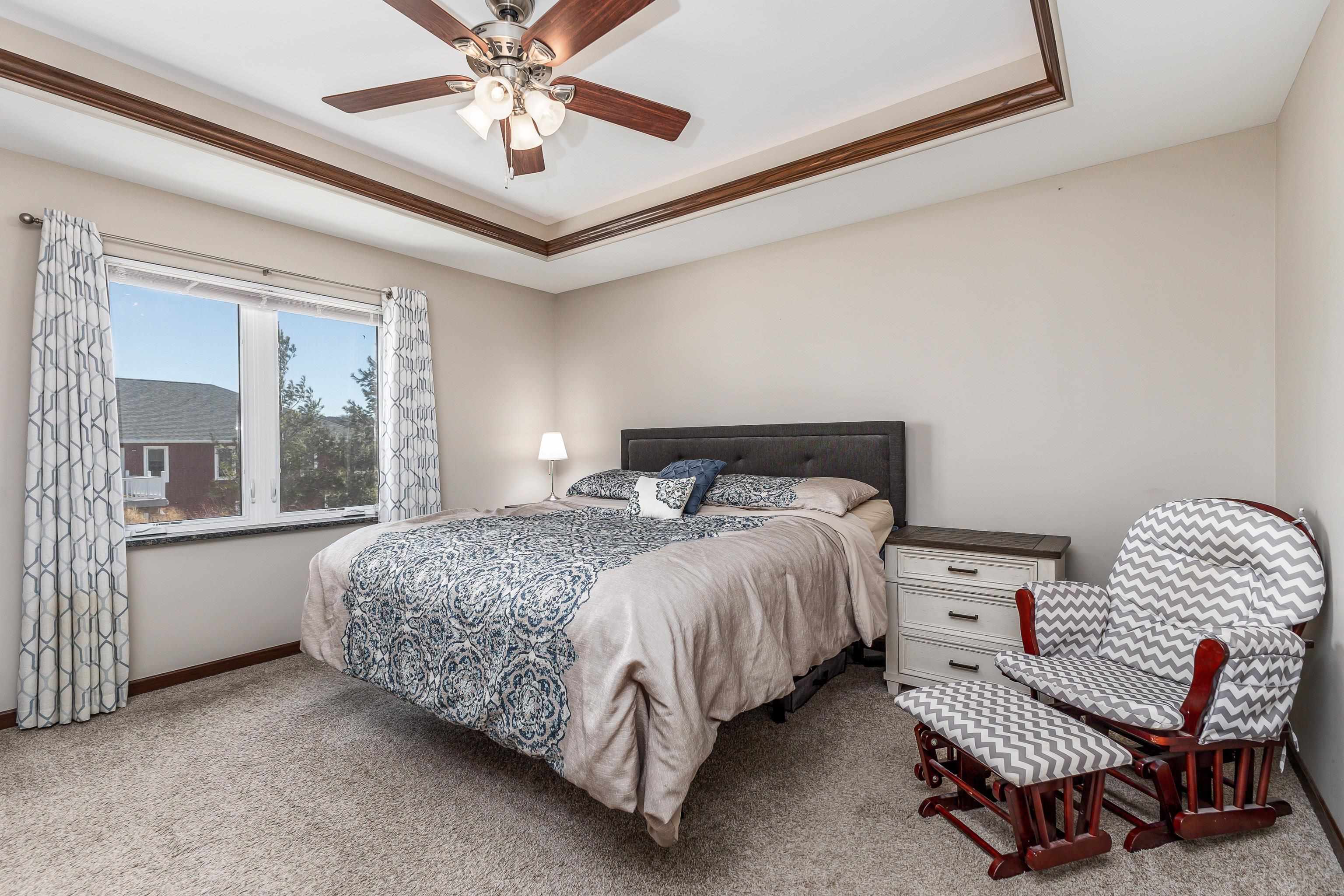 6524 N Dorchester Lane