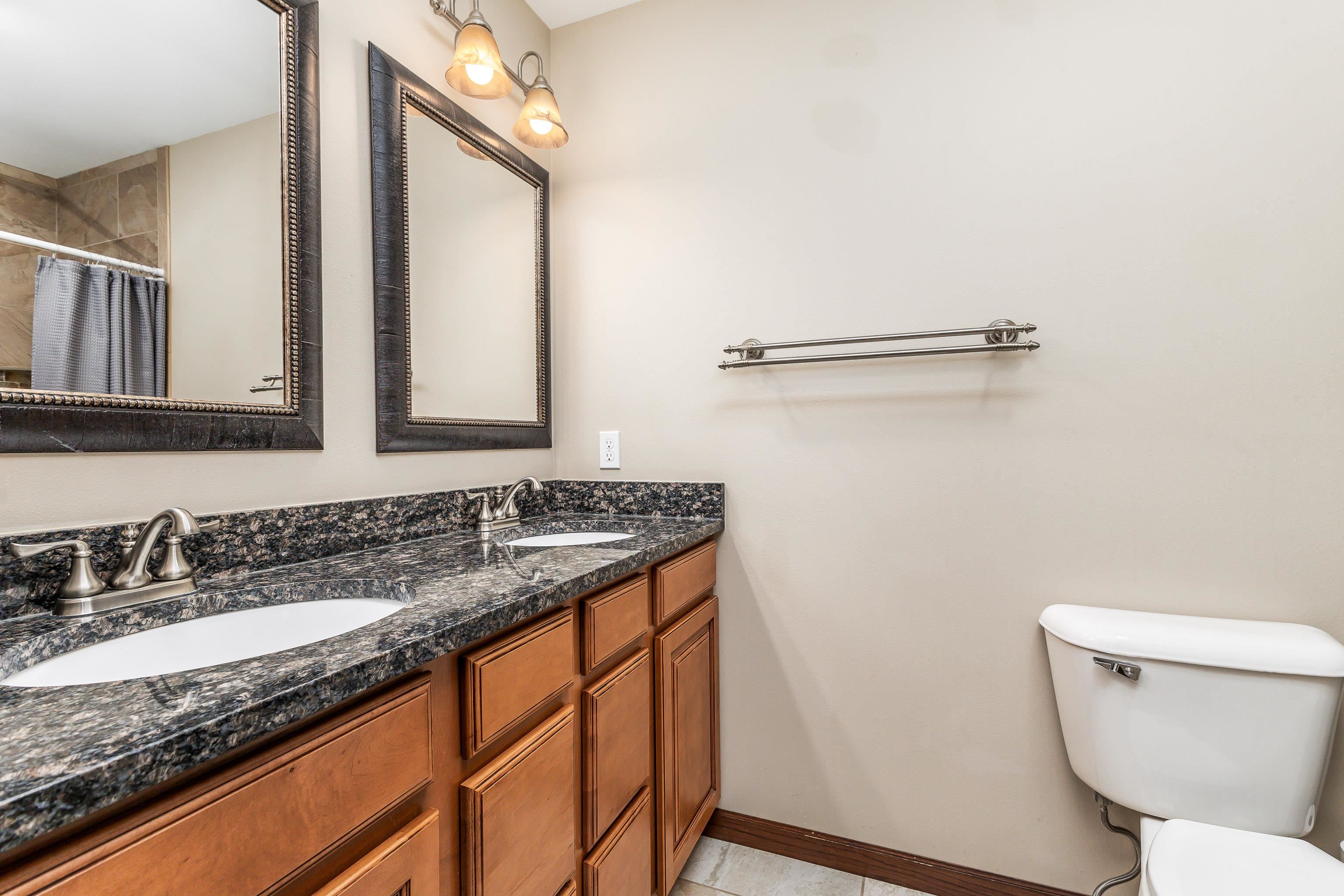 6524 N Dorchester Lane