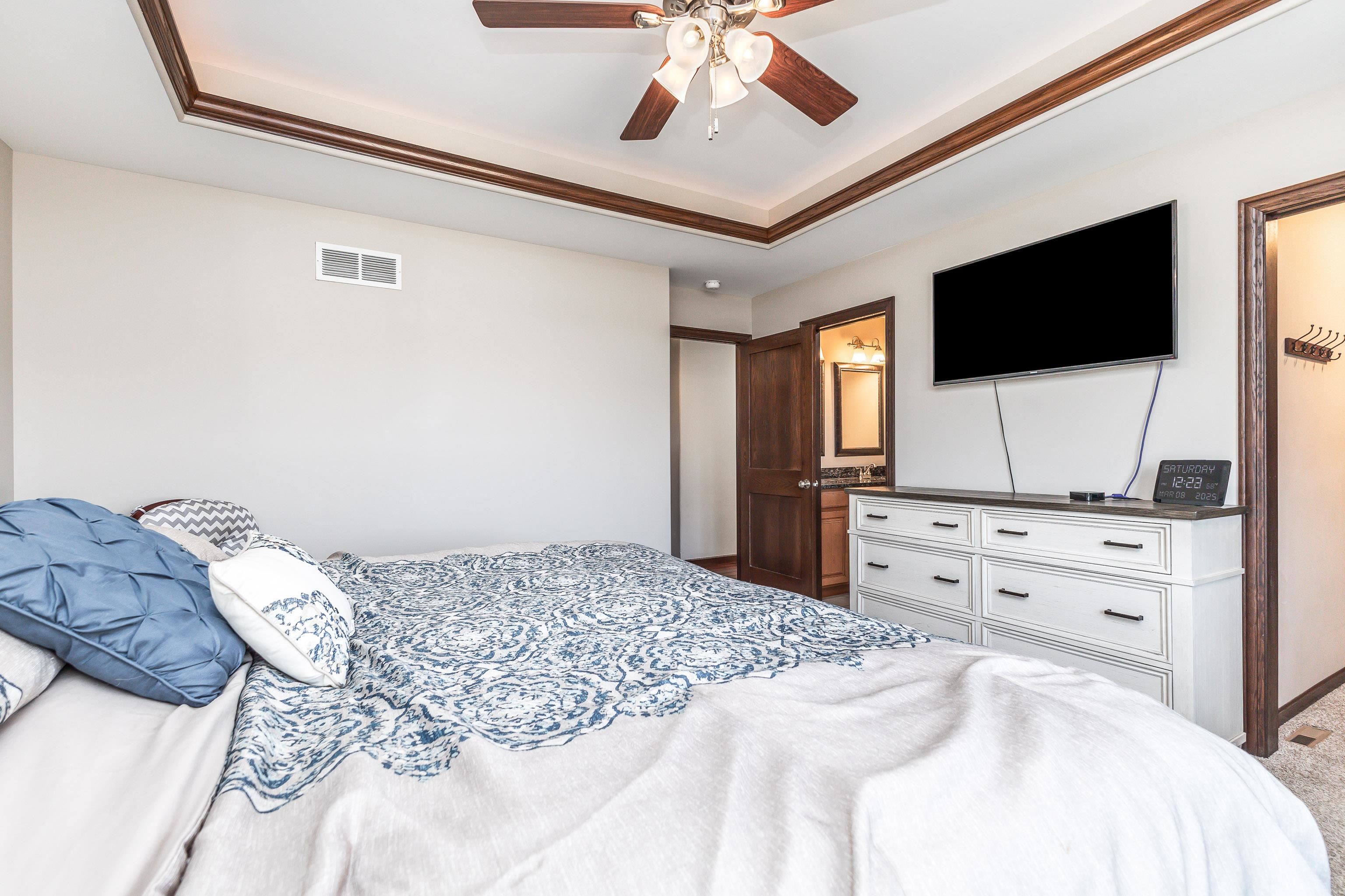 6524 N Dorchester Lane