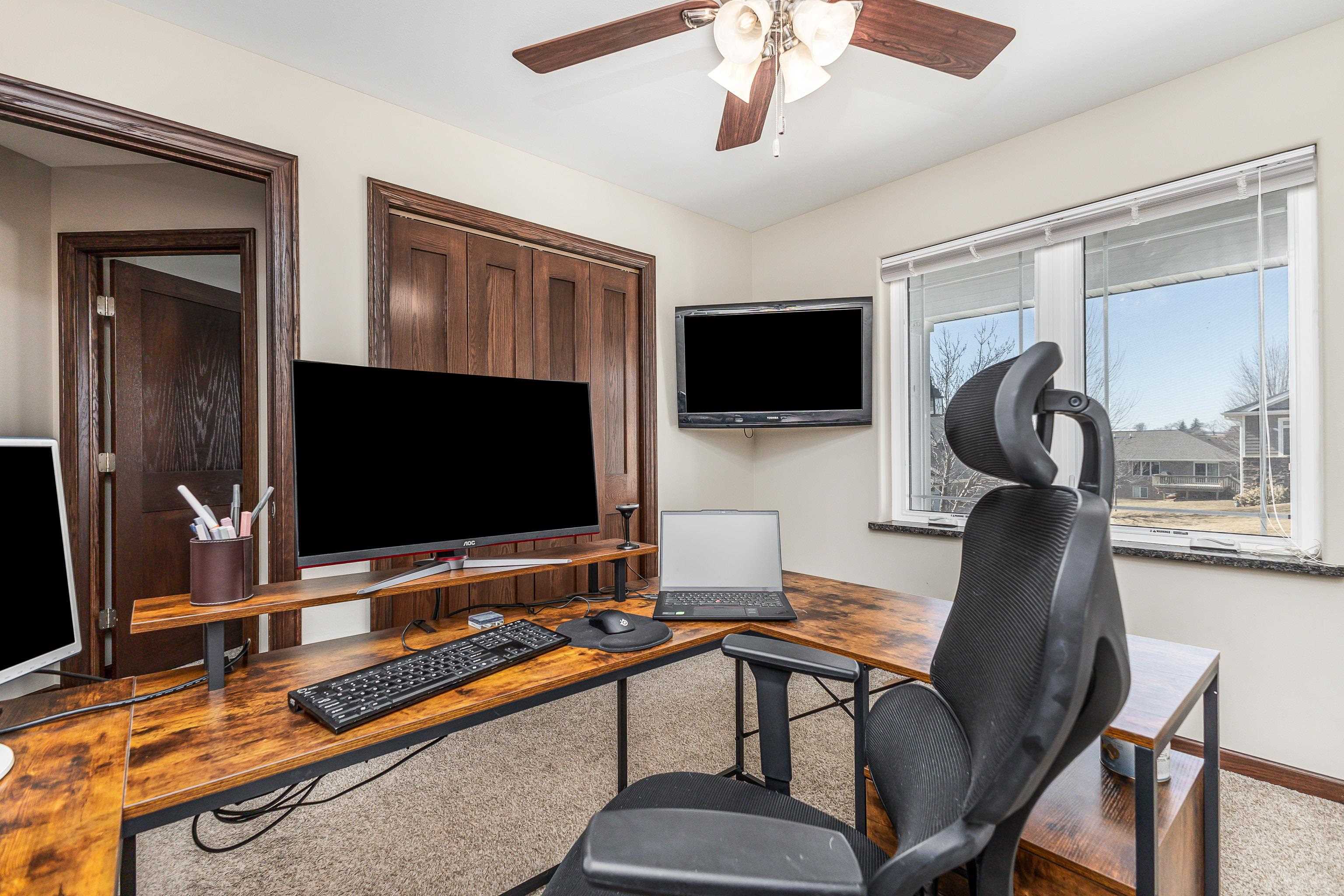 6524 N Dorchester Lane