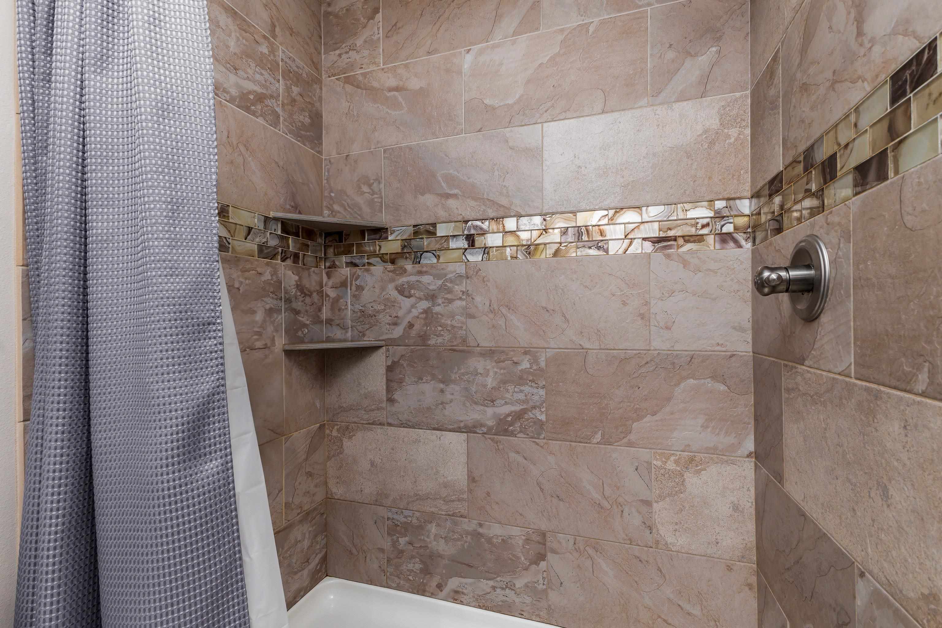 6524 N Dorchester Lane