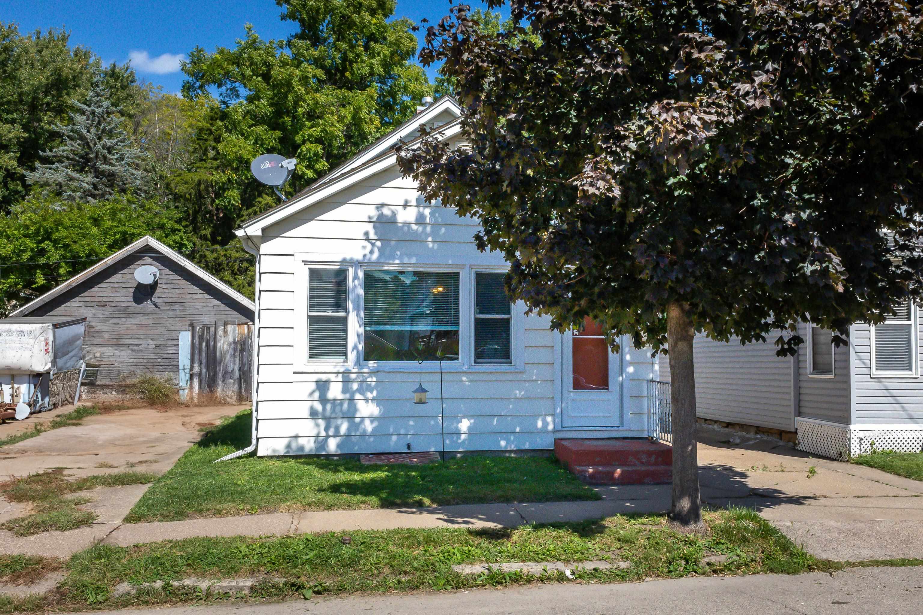 2940 Elm Street