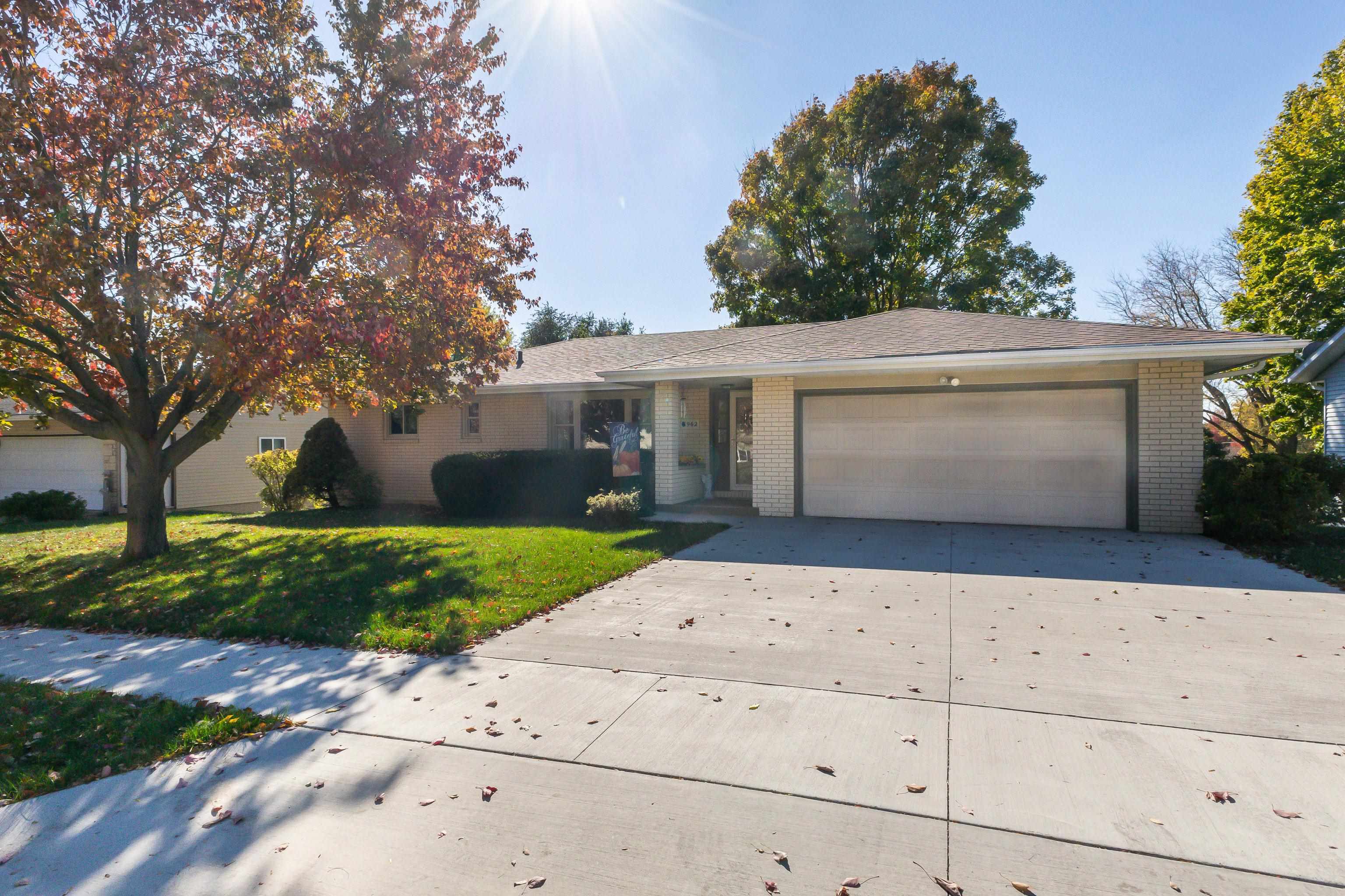 3962 Aurora Street