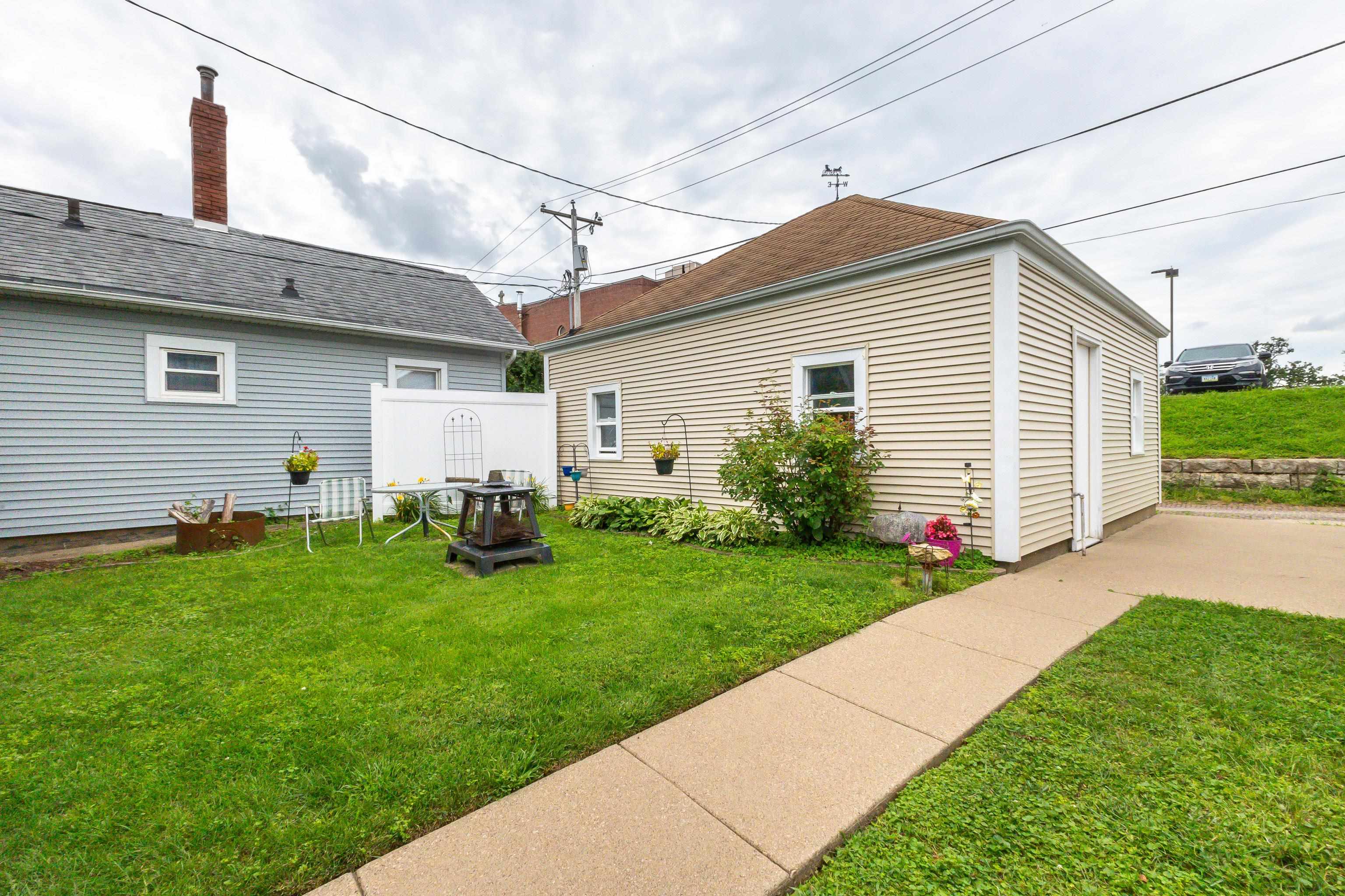 1081 Center Place