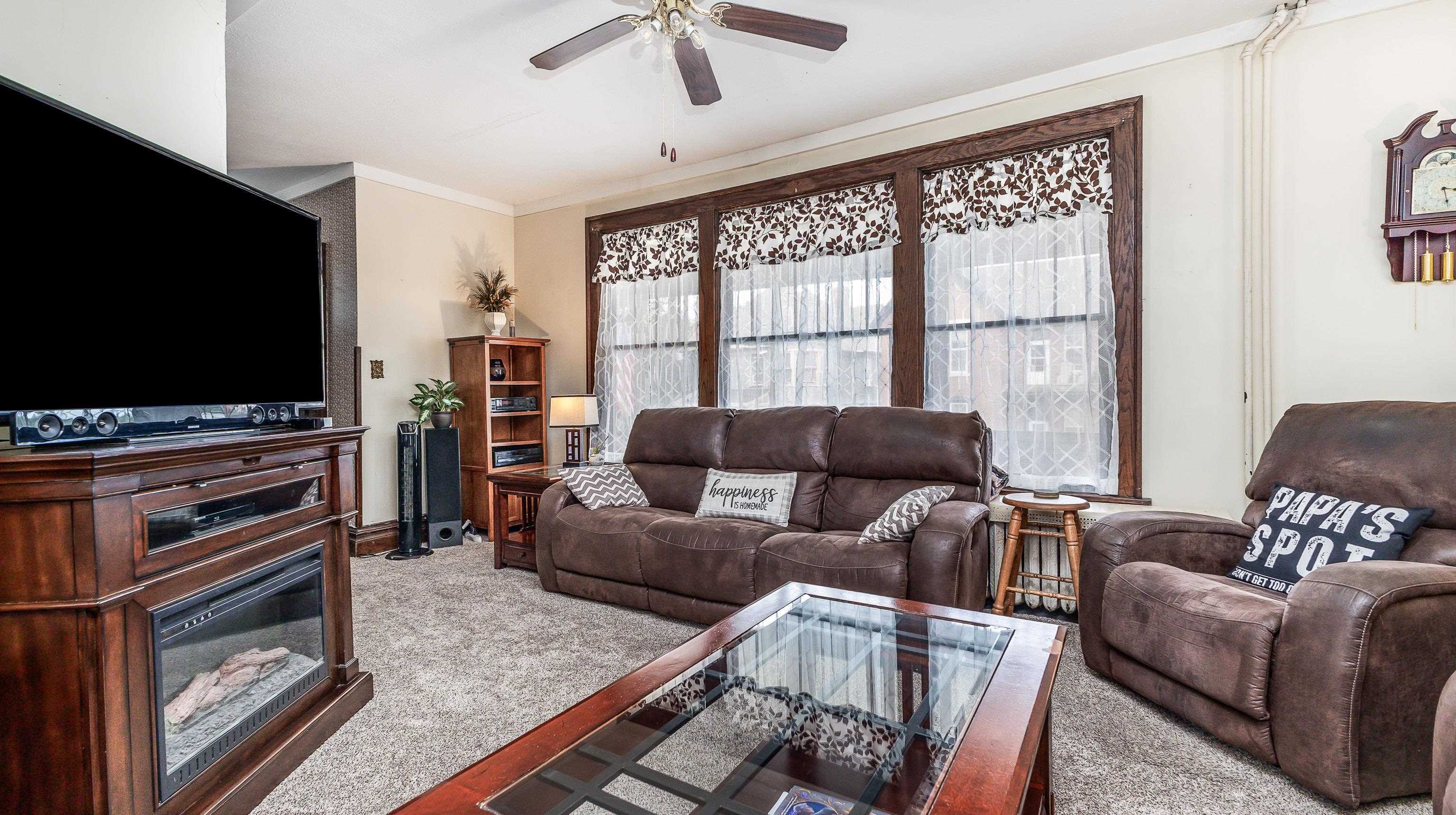1081 Center Place