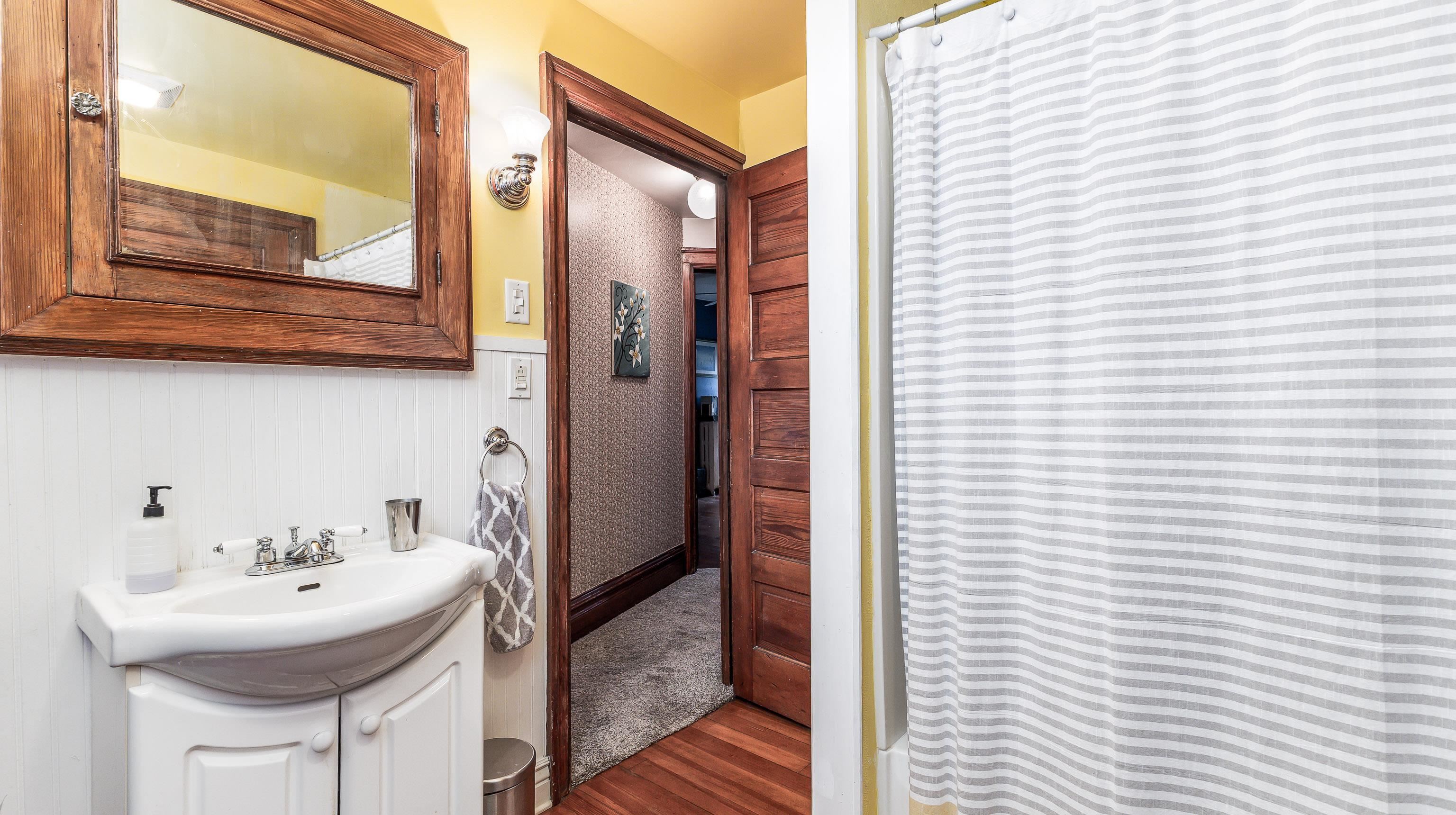 1081 Center Place