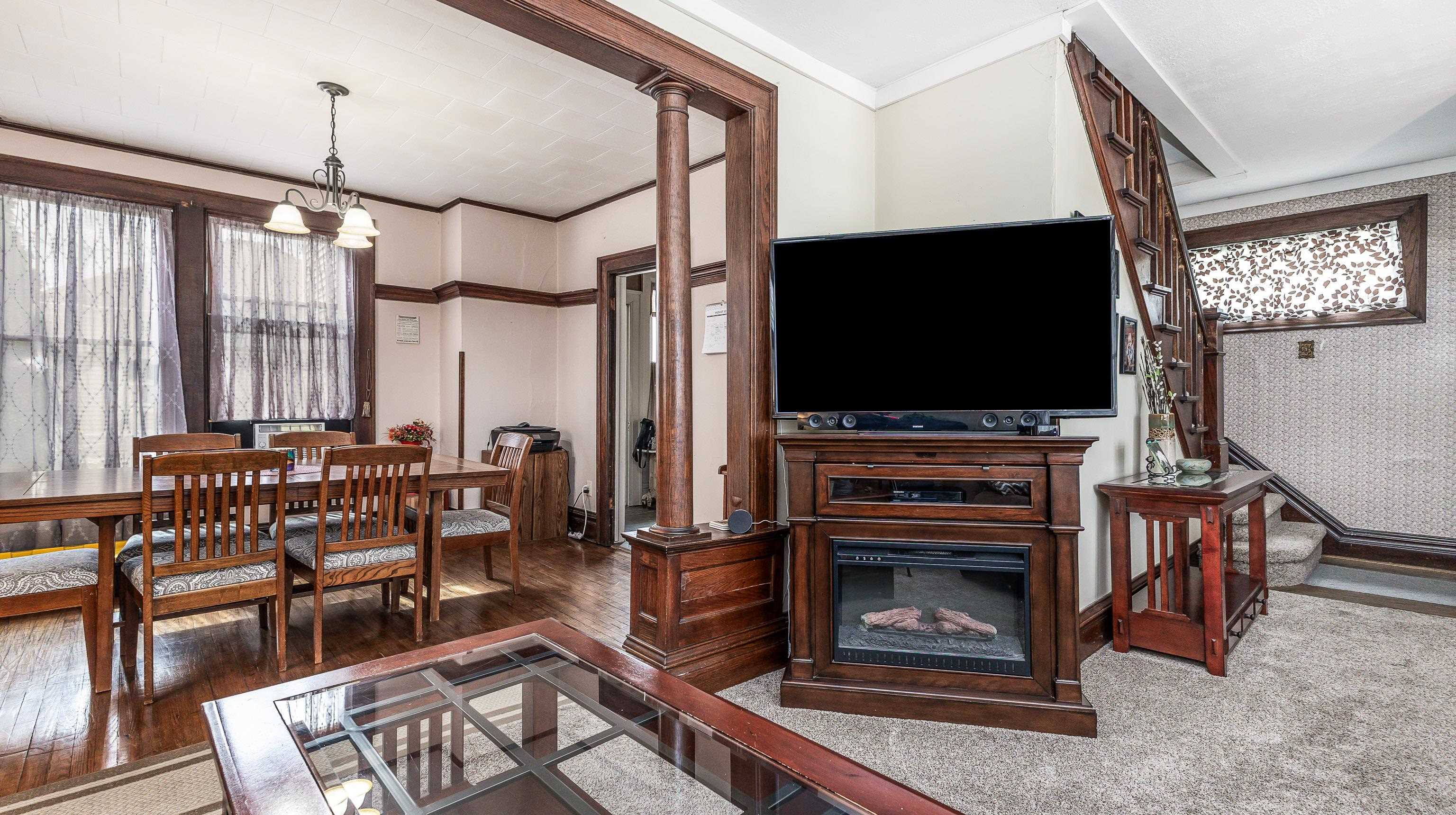 1081 Center Place
