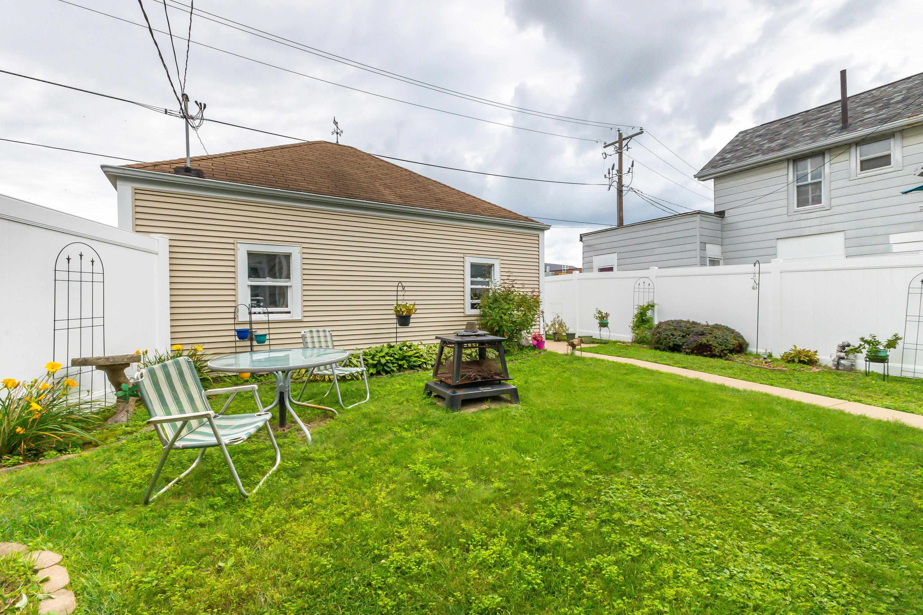 1081 Center Place