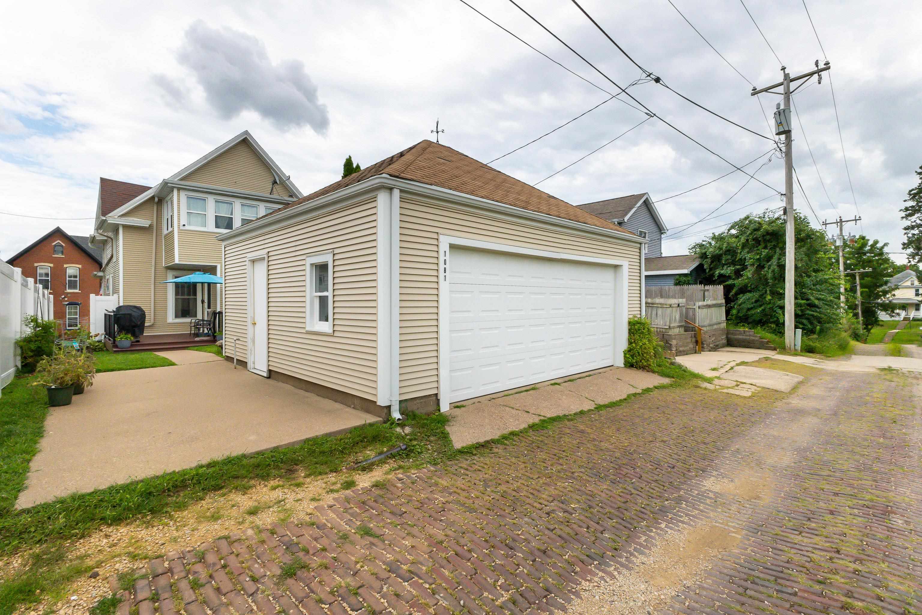 1081 Center Place