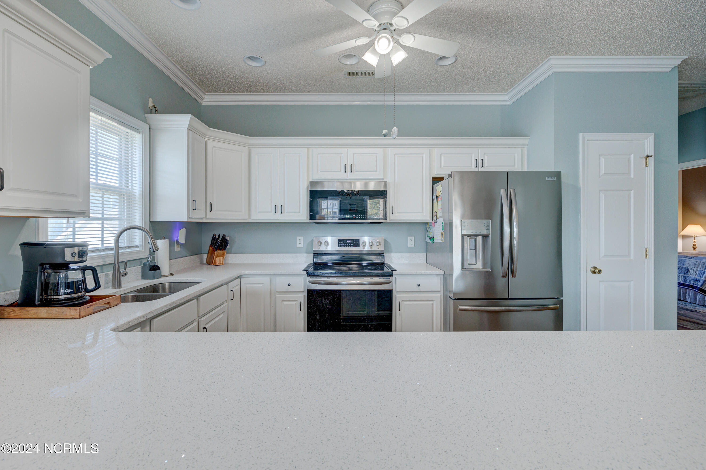 333 Sealane Way