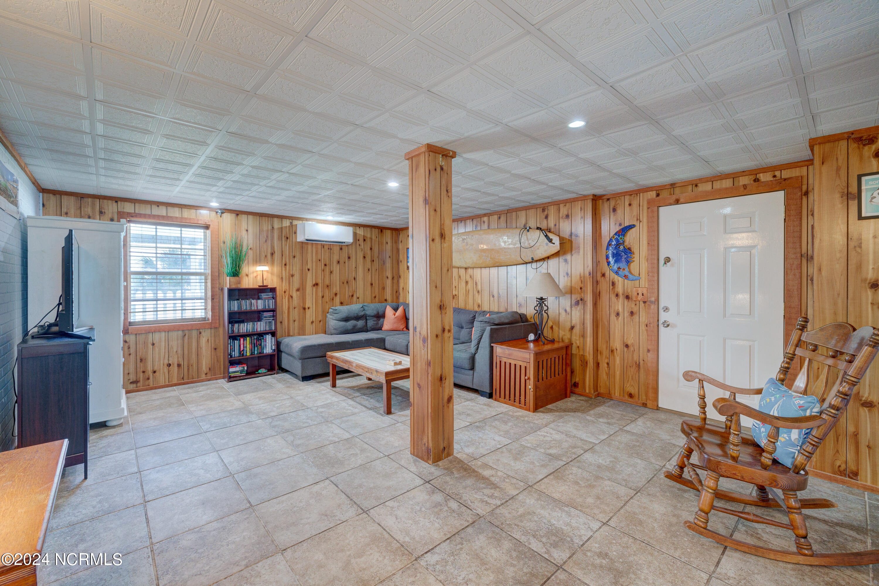 333 Sealane Way