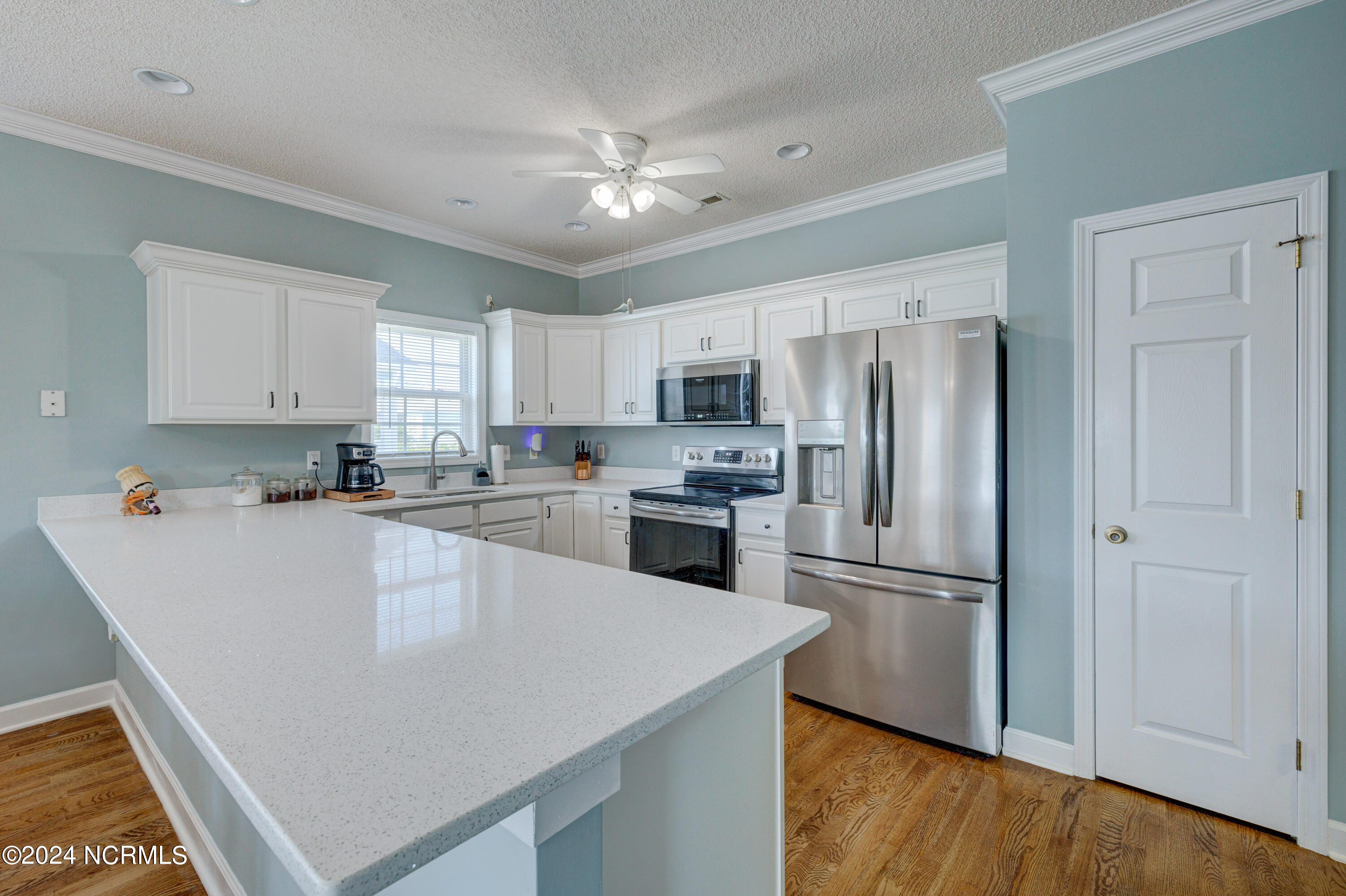 333 Sealane Way