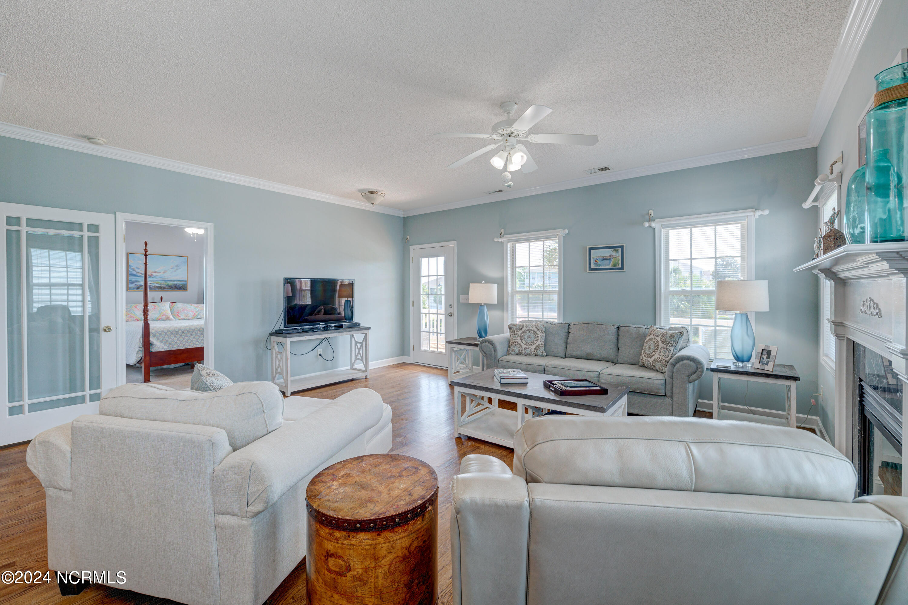 333 Sealane Way
