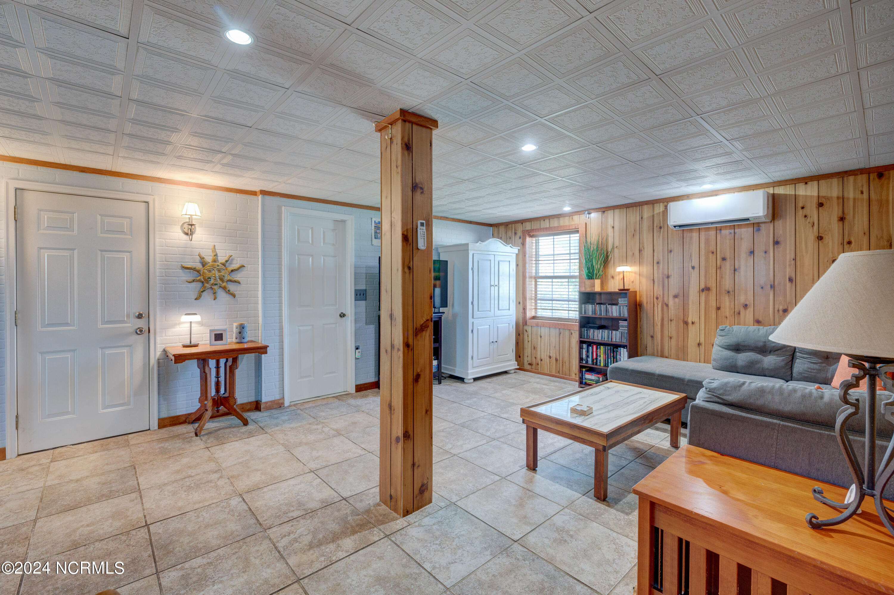 333 Sealane Way