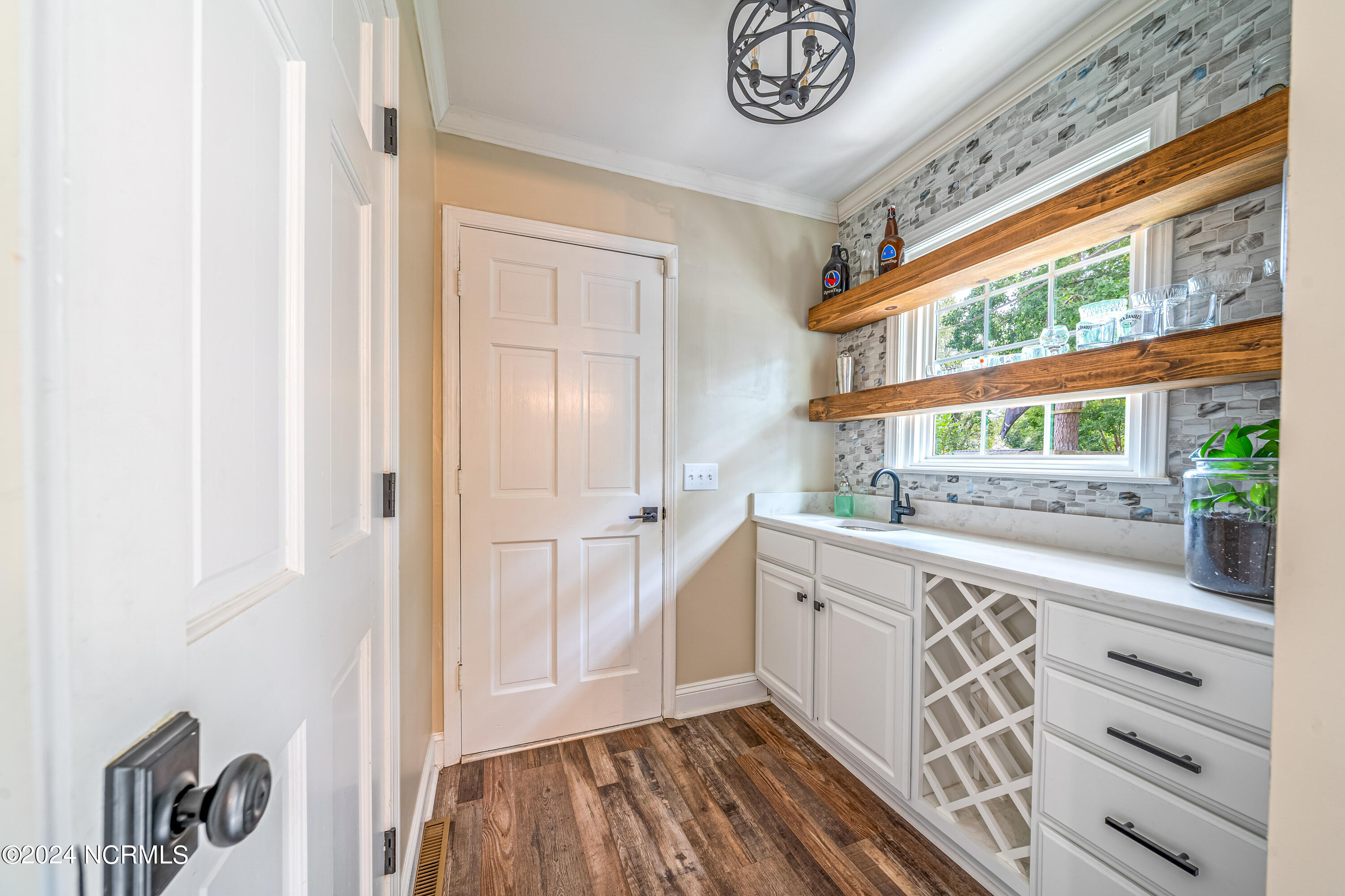 318 W Blackbeard Road