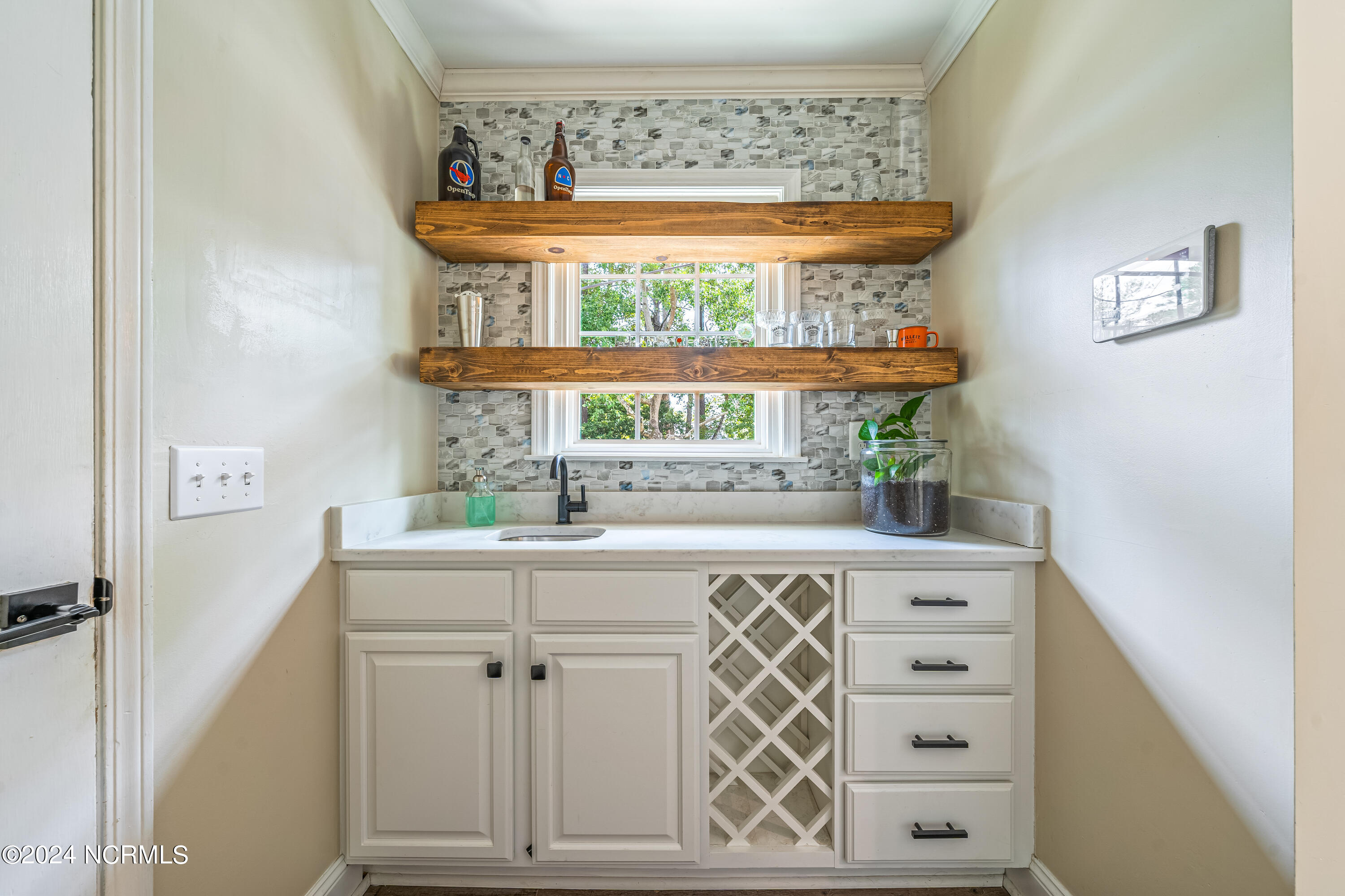 318 W Blackbeard Road