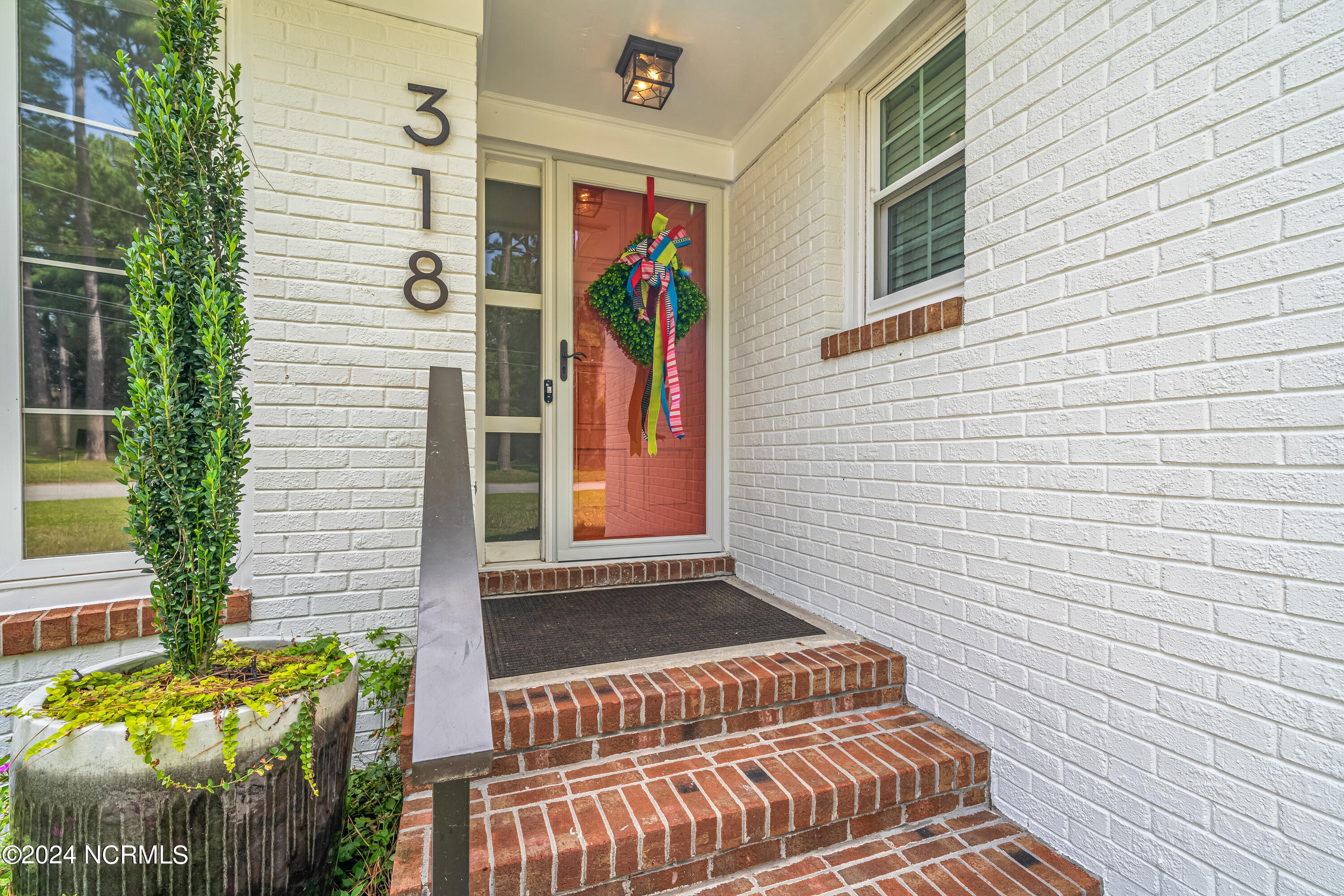 318 W Blackbeard Road