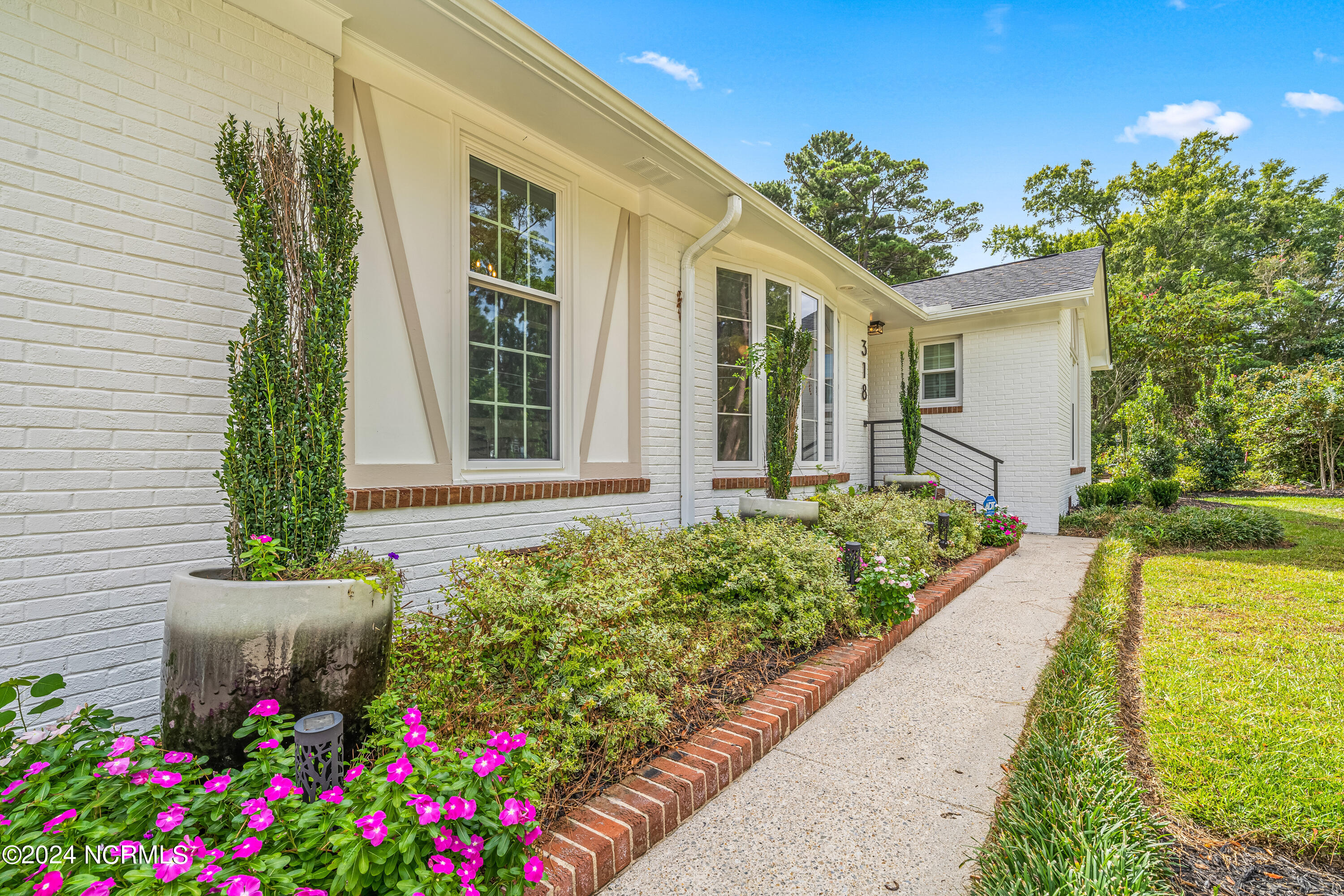 318 W Blackbeard Road