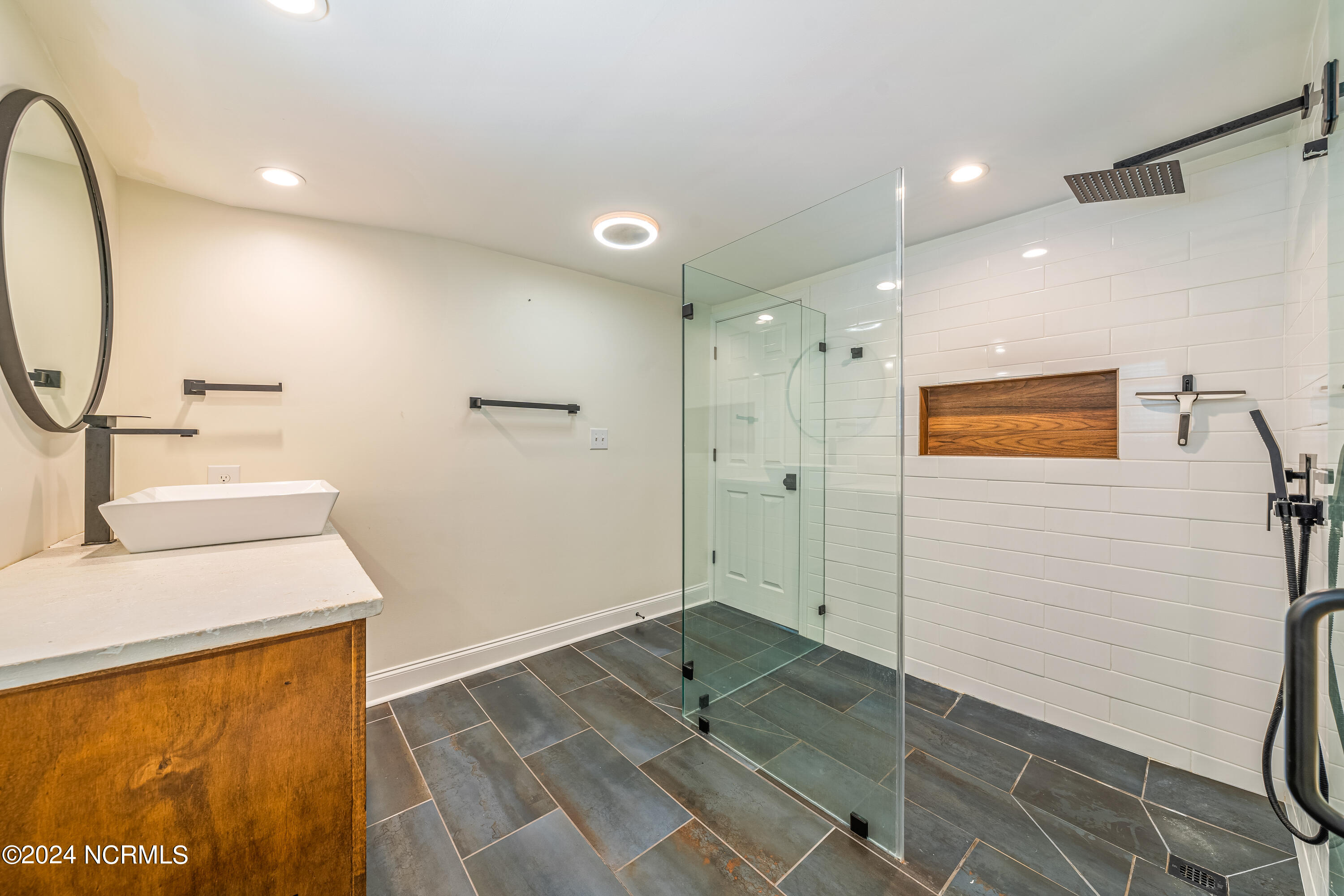 318 W Blackbeard Road