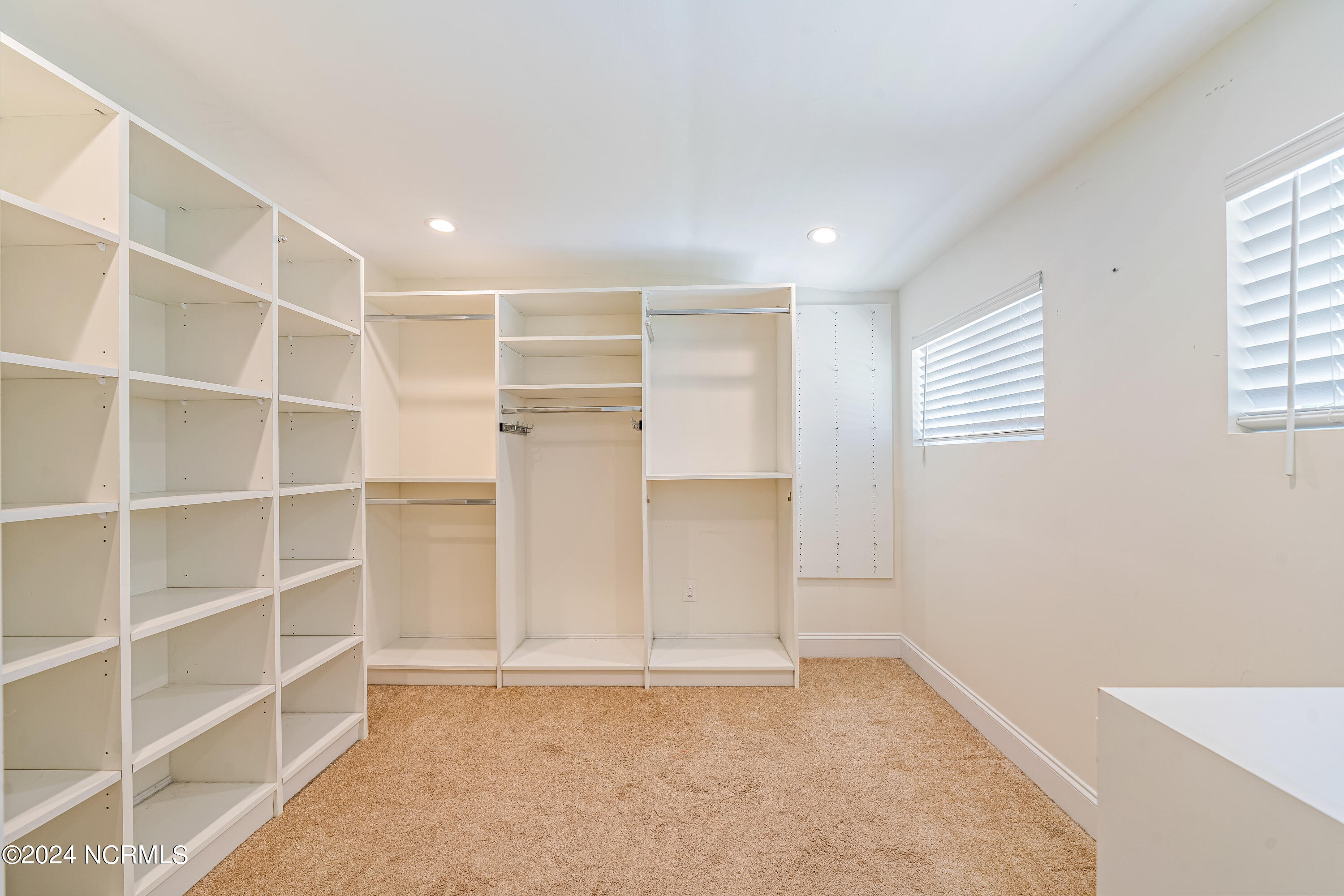 318 W Blackbeard Road