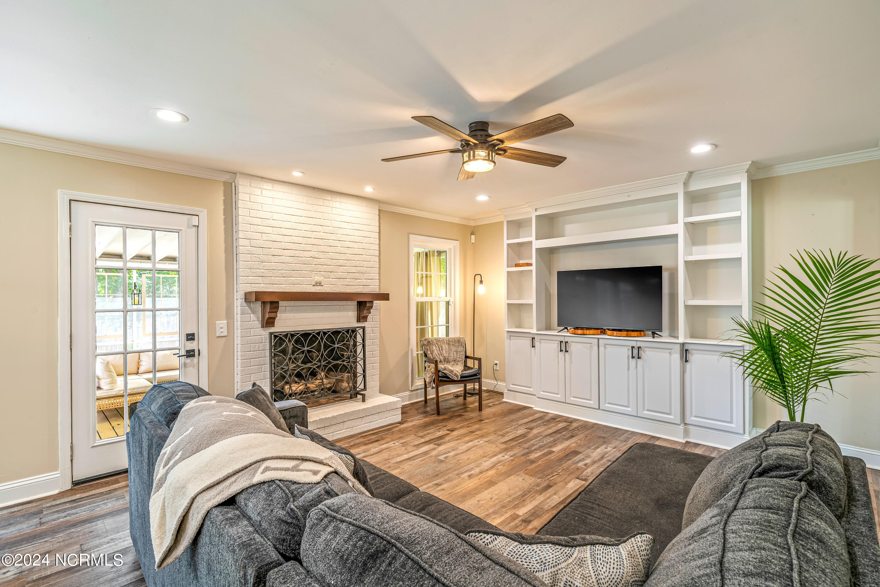 318 W Blackbeard Road