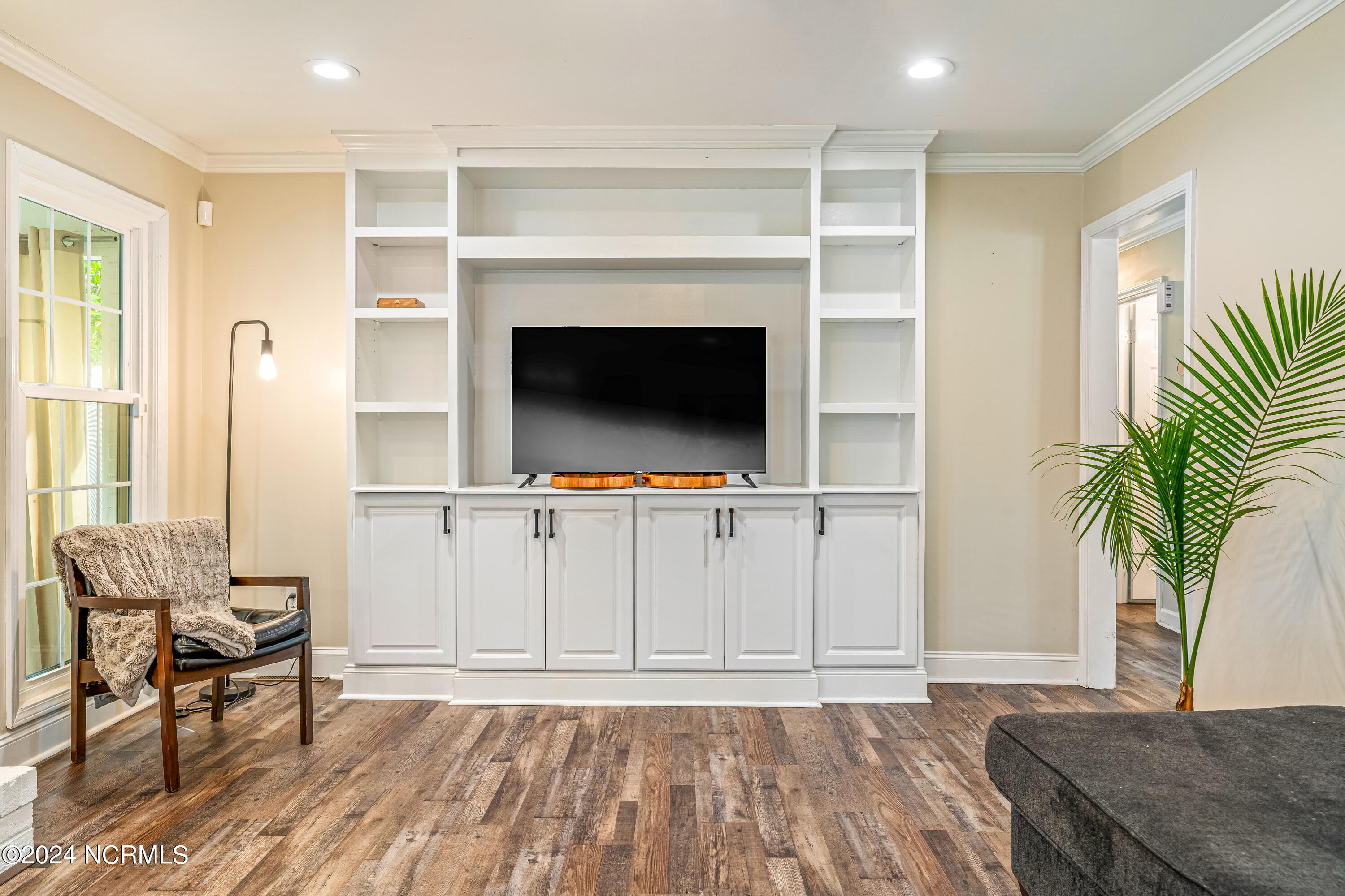 318 W Blackbeard Road